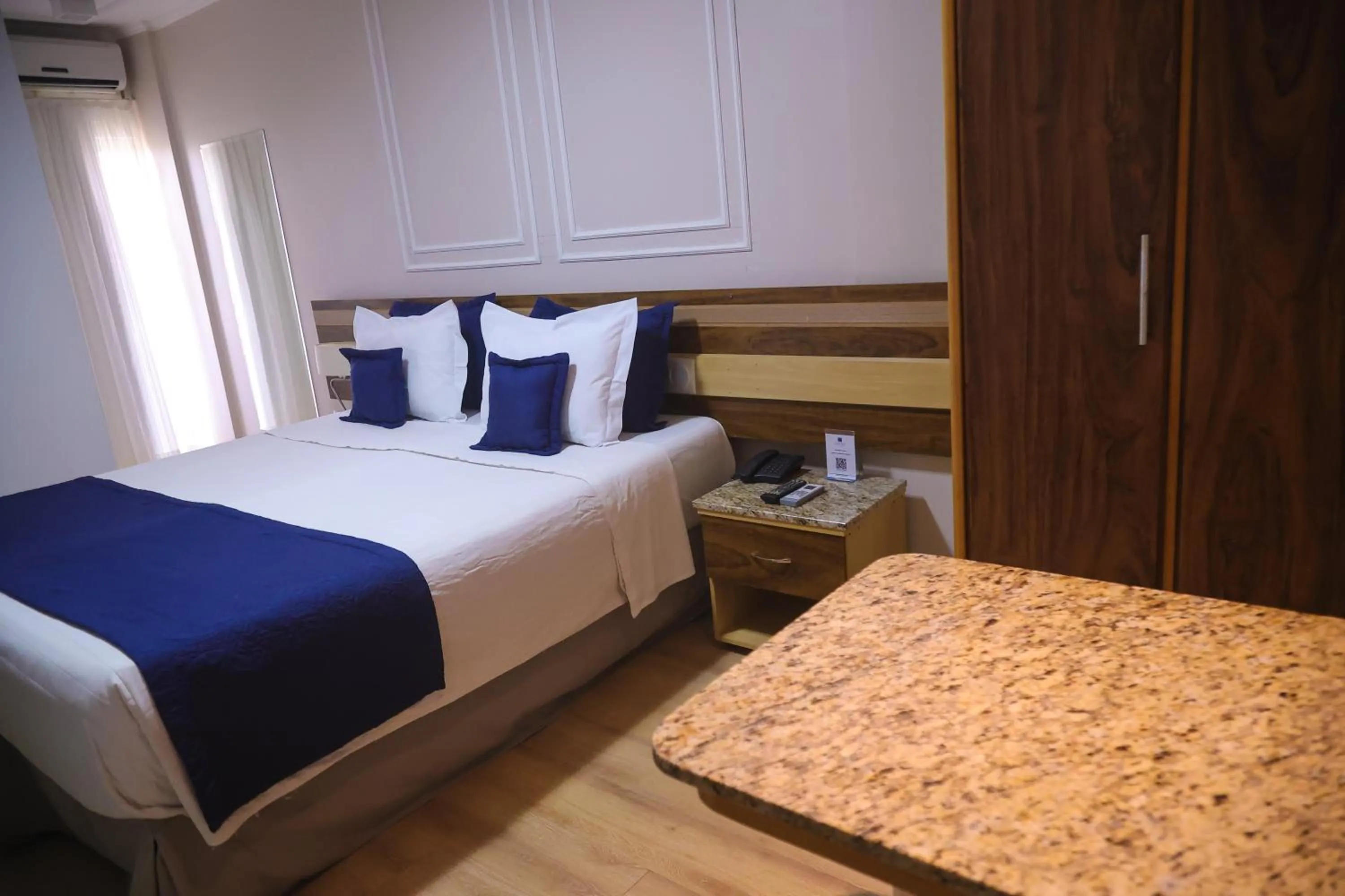 Bedroom, Bed in Laguna Plaza Hotel