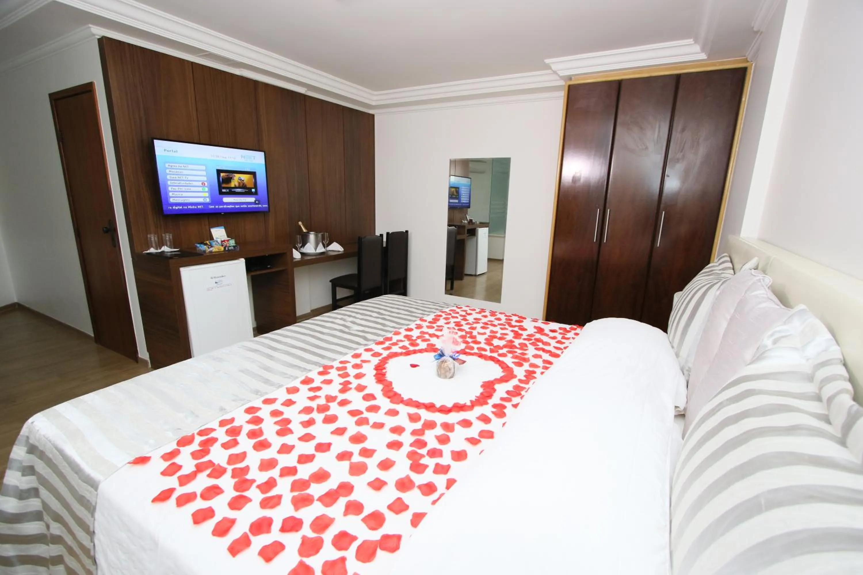 Bed in Laguna Plaza Hotel