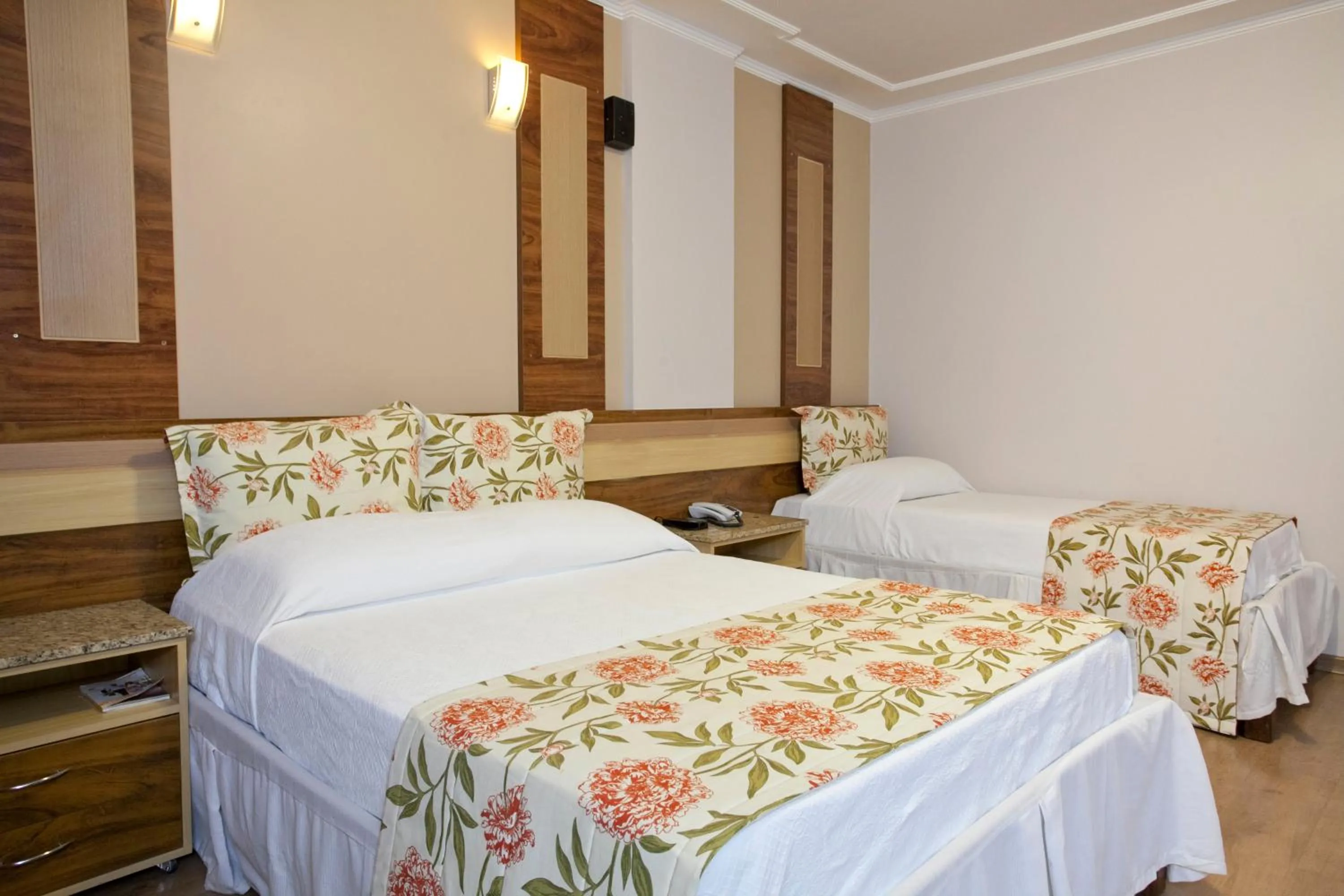 Bedroom, Bed in Laguna Plaza Hotel