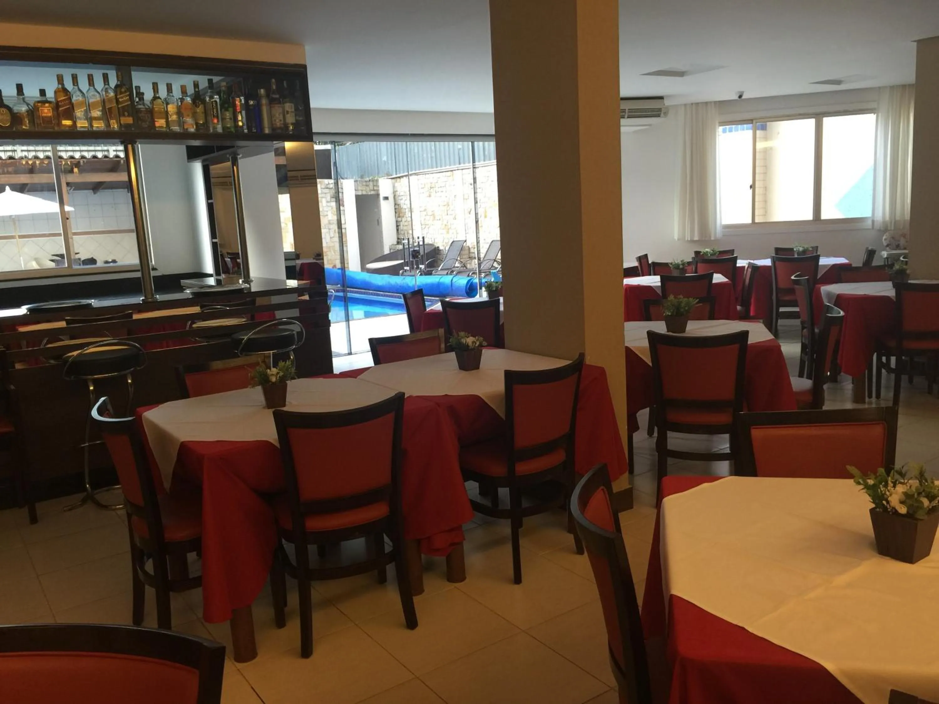 Restaurant/places to eat in Laguna Plaza Hotel