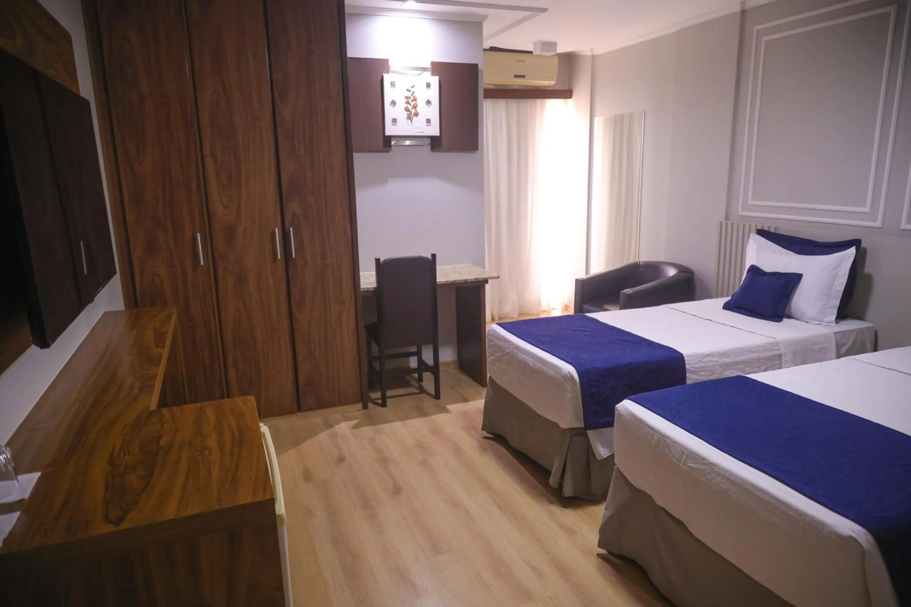 Bedroom, Bed in Laguna Plaza Hotel