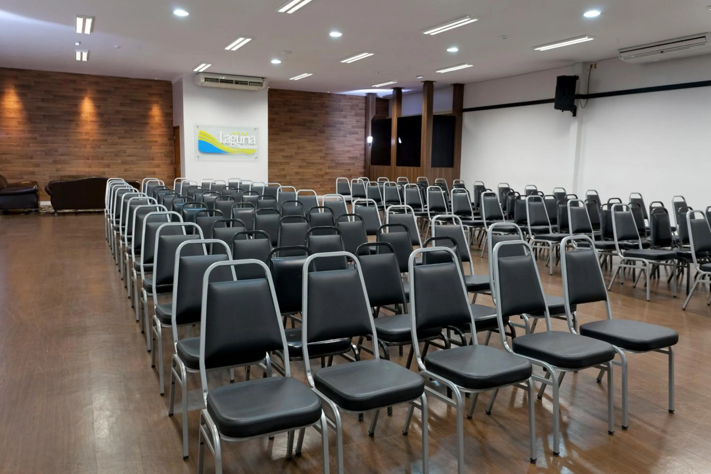 Business facilities in Laguna Plaza Hotel