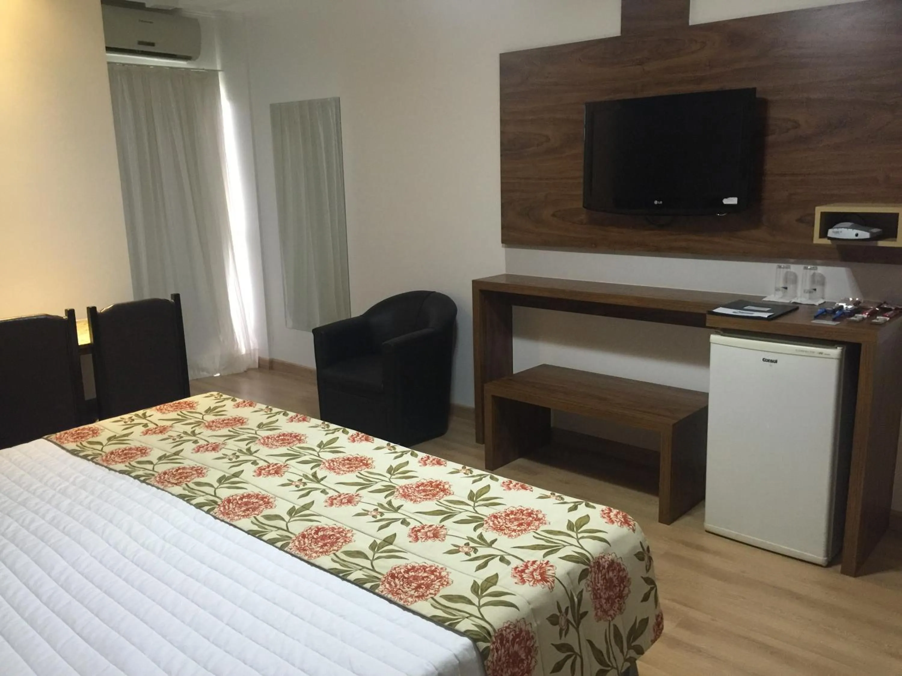 Photo of the whole room, Bed in Laguna Plaza Hotel