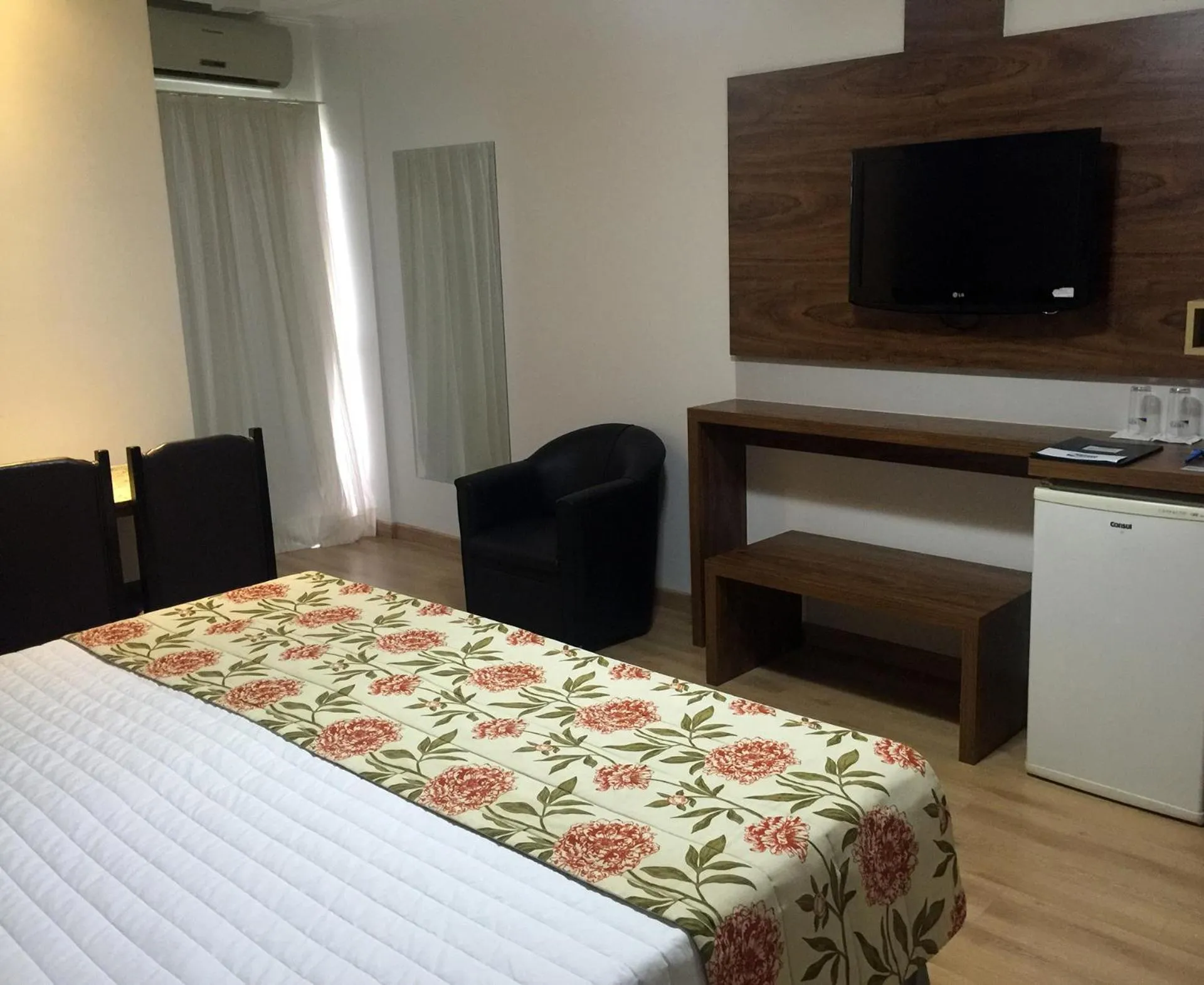 Bed in Laguna Plaza Hotel