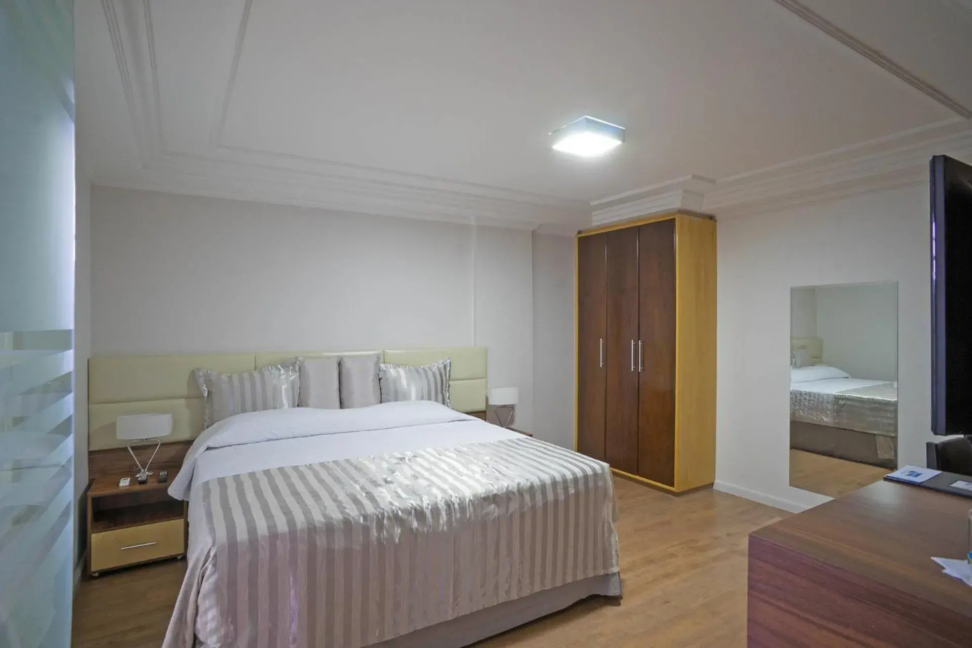 Deluxe Queen Suite - single occupancy in Laguna Plaza Hotel Deluxe Queen Suite - single occupancy in Laguna Plaza Hotel