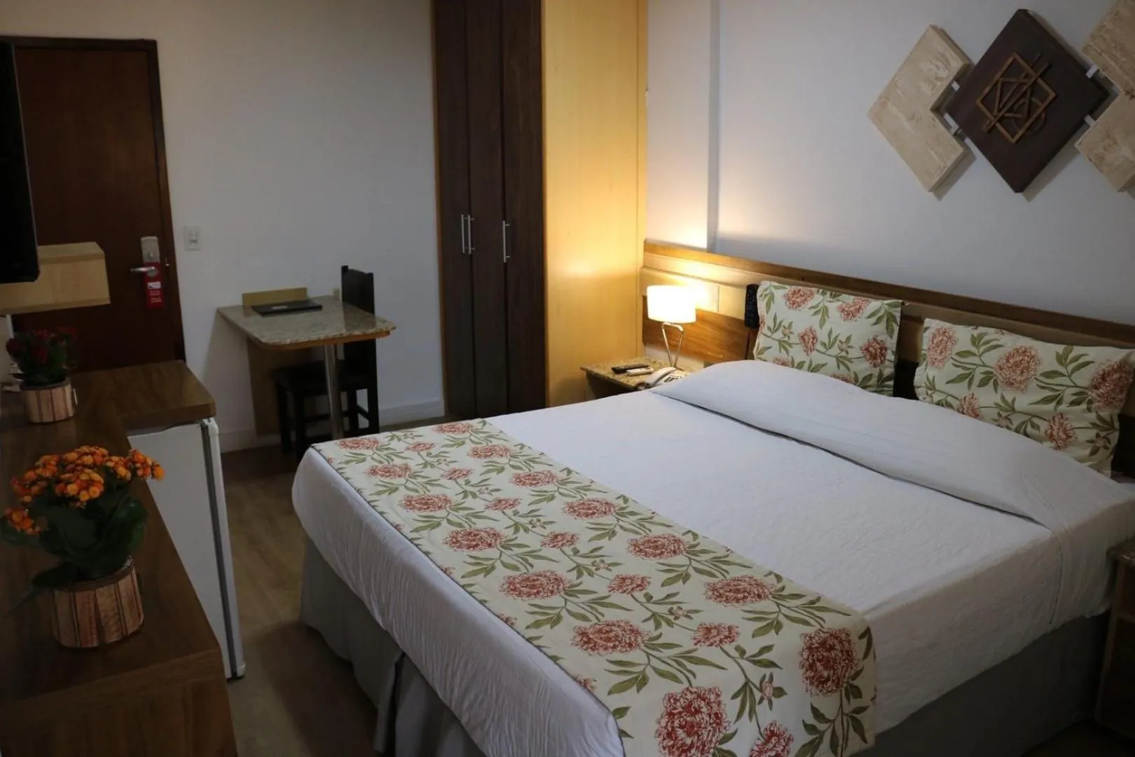 Bedroom, Bed in Laguna Plaza Hotel