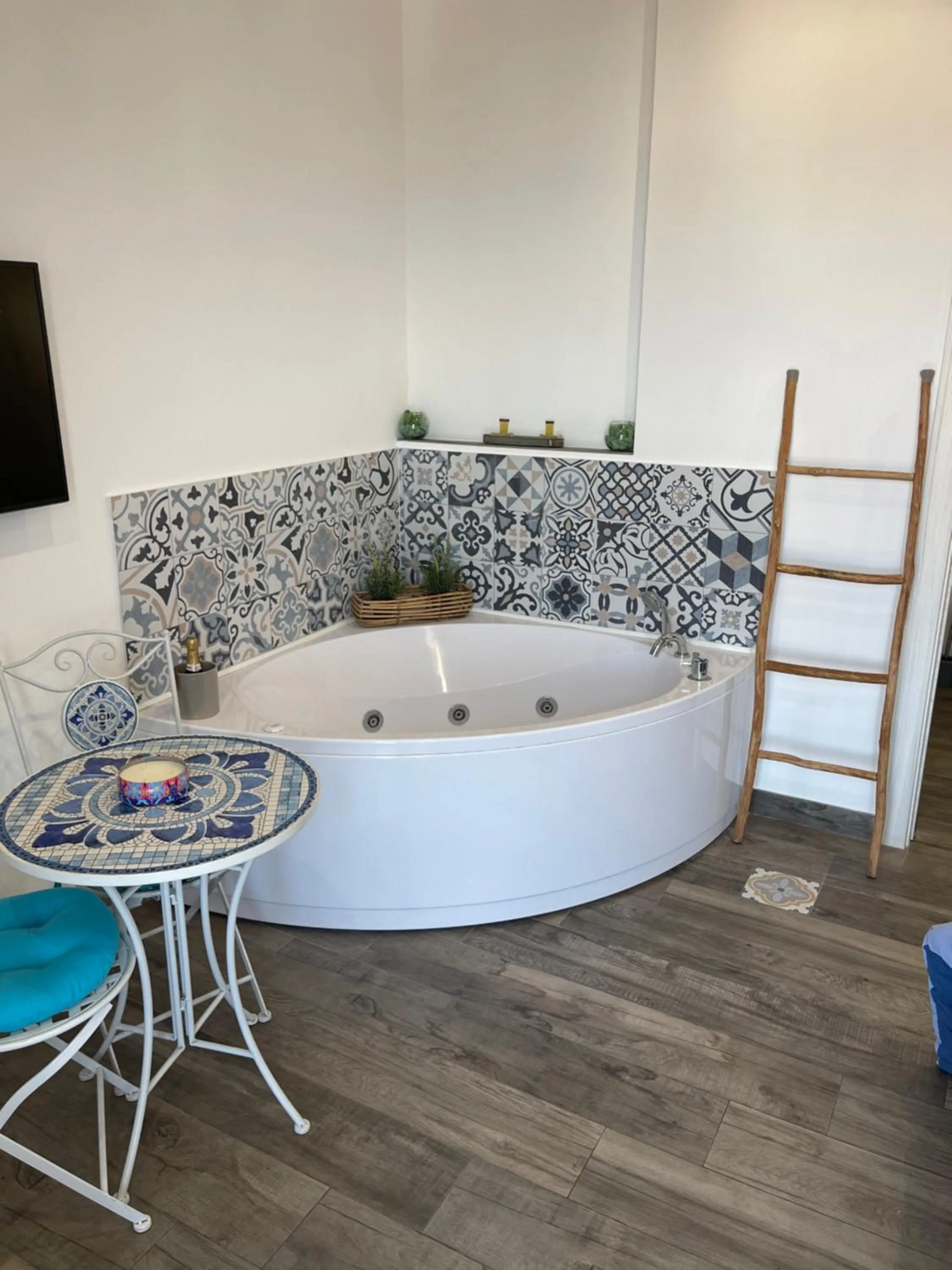 Hot Tub in Dimora Bellini