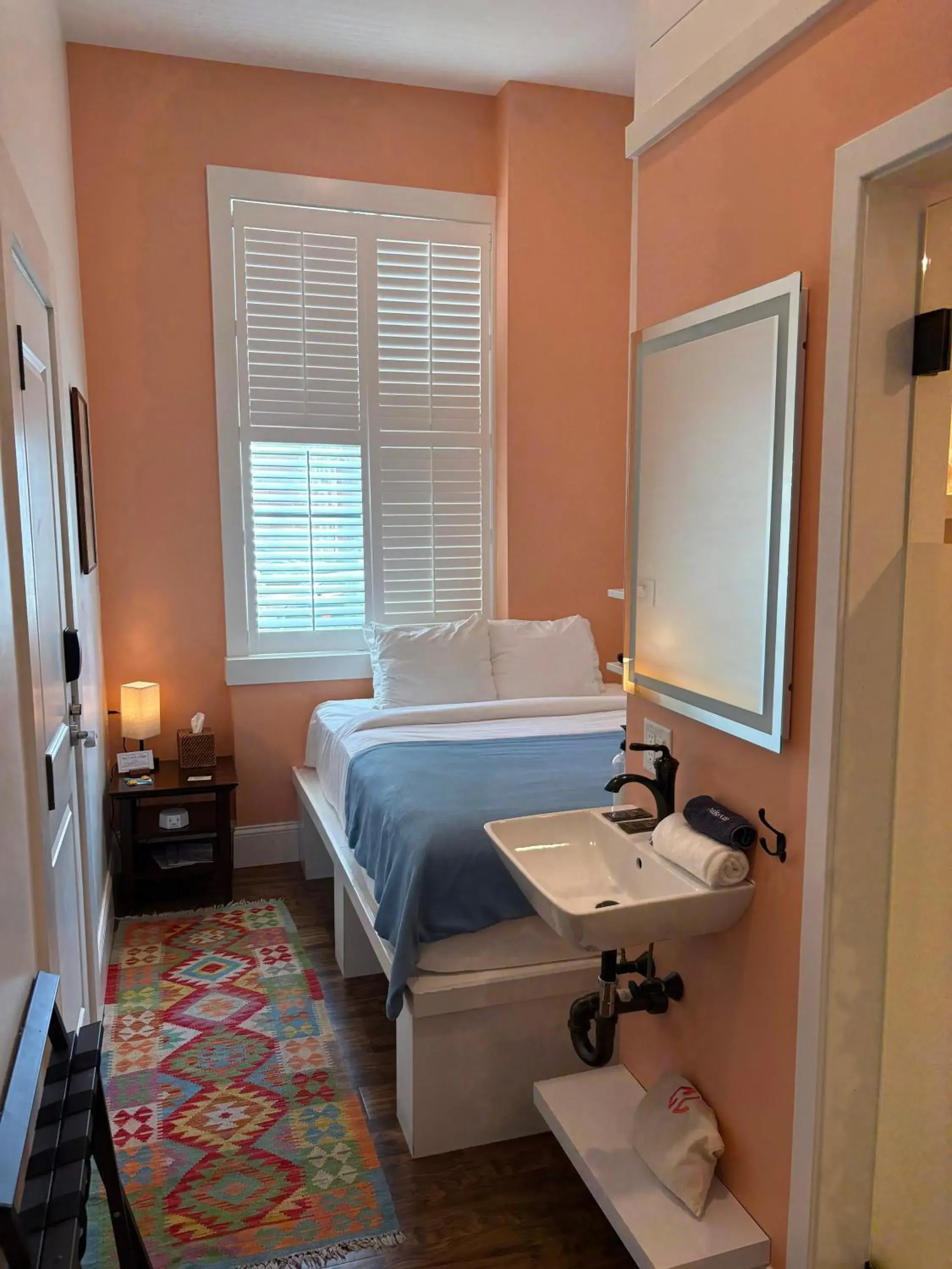 Queen Room in The Cabot Lodge Queen Room in The Cabot Lodge