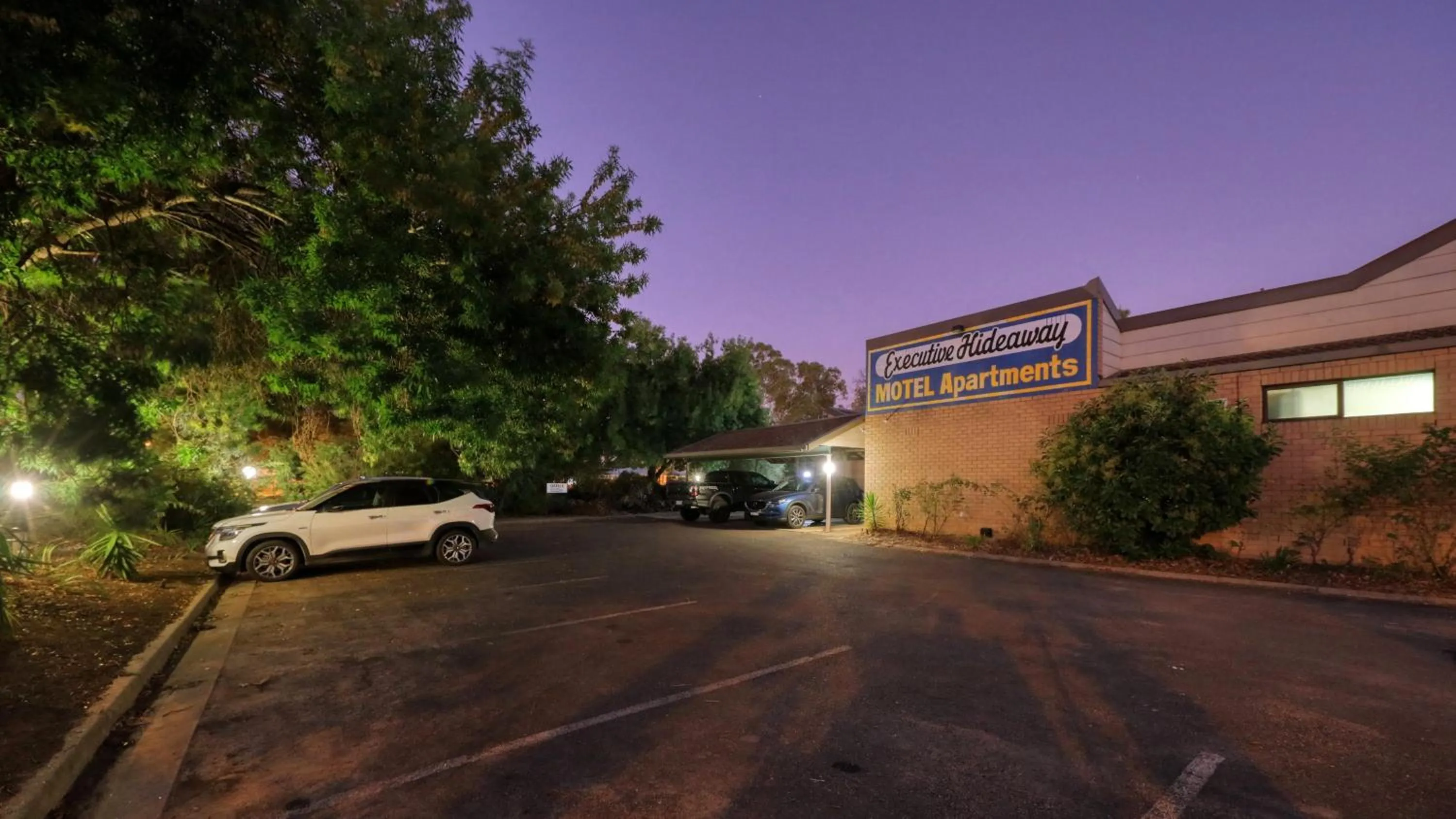 Parking in Executive Hideaway