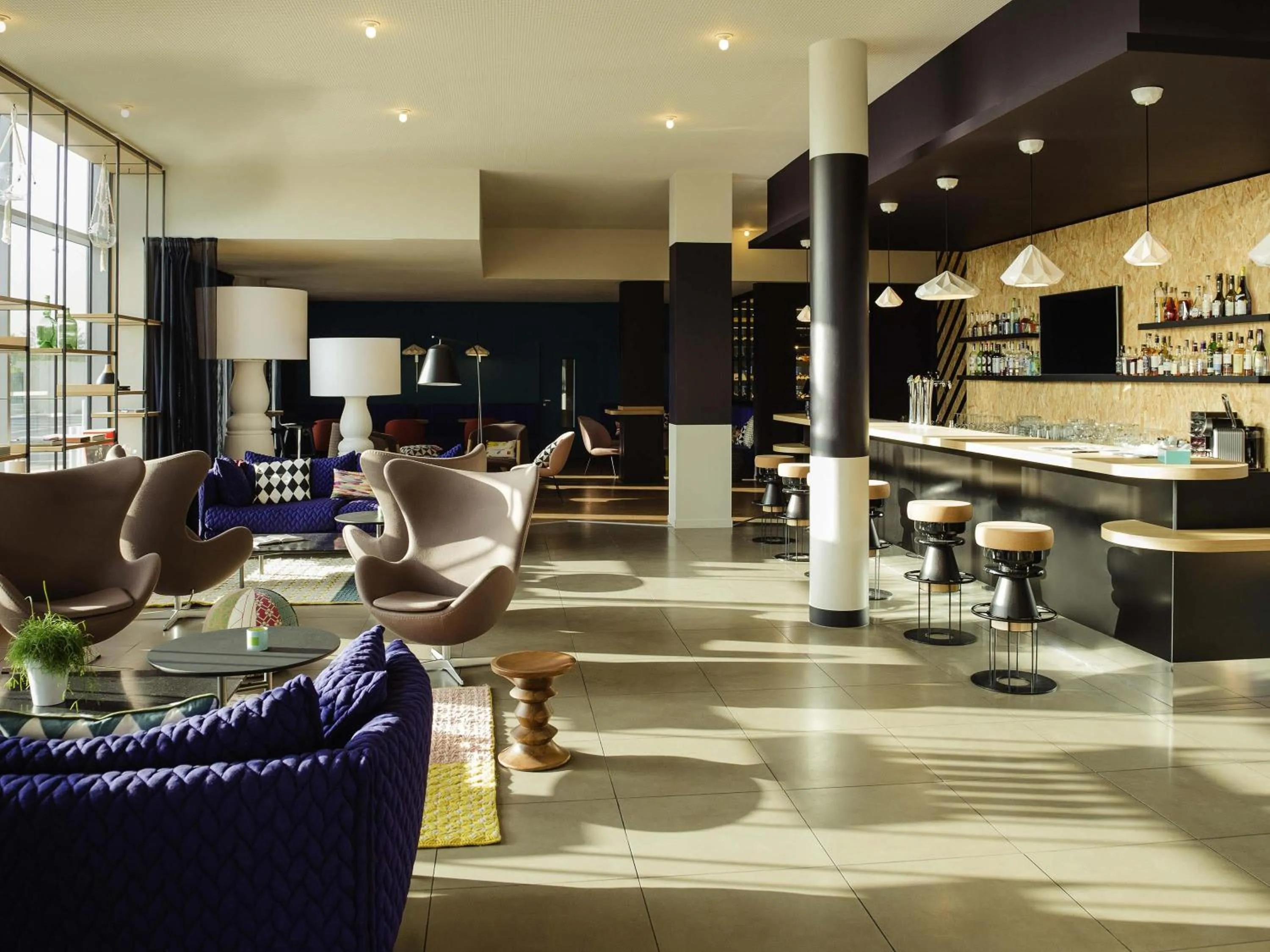 Lounge or bar in Mercure Lyon Genas Eurexpo