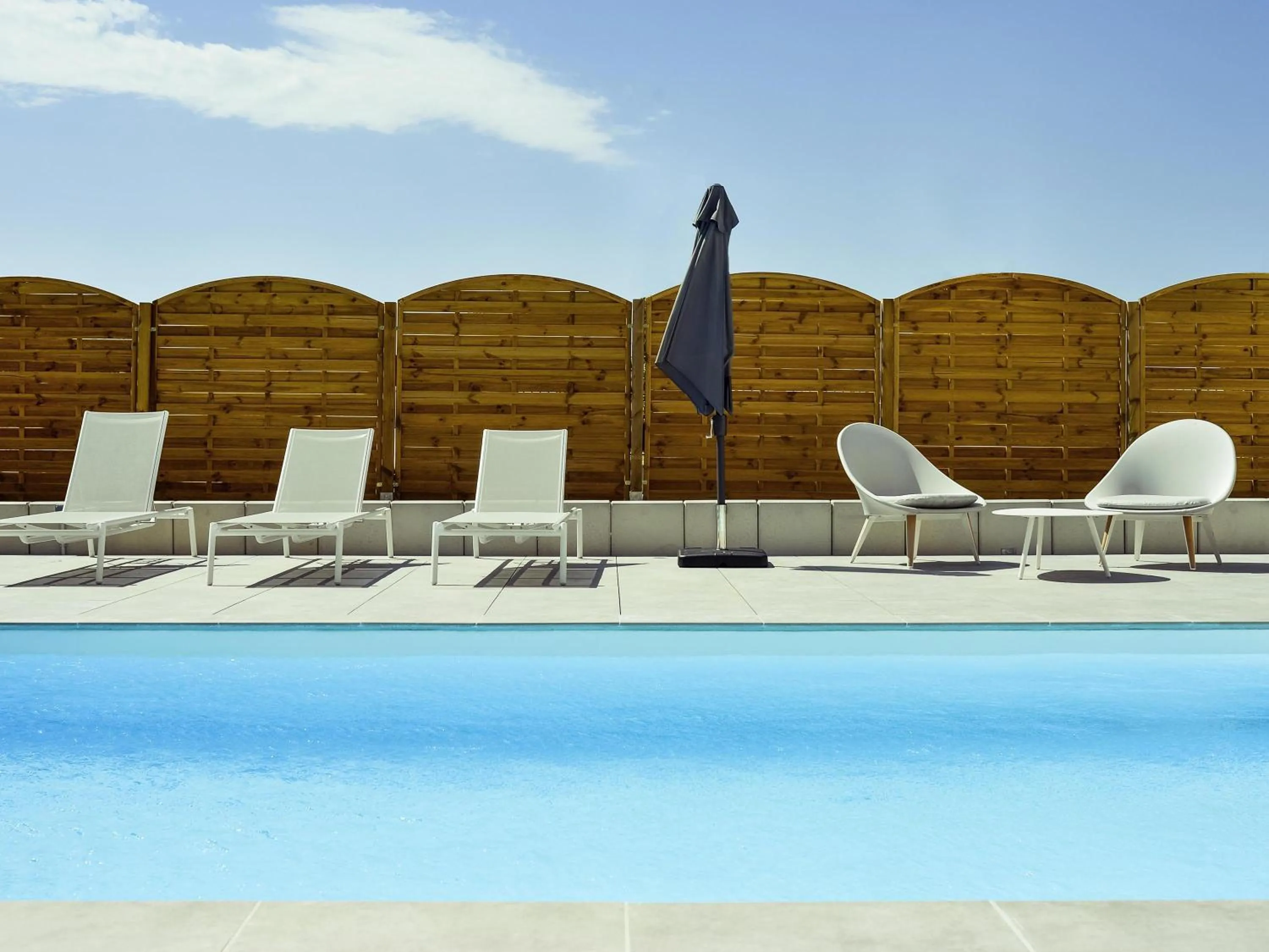 Pool view in Mercure Lyon Genas Eurexpo