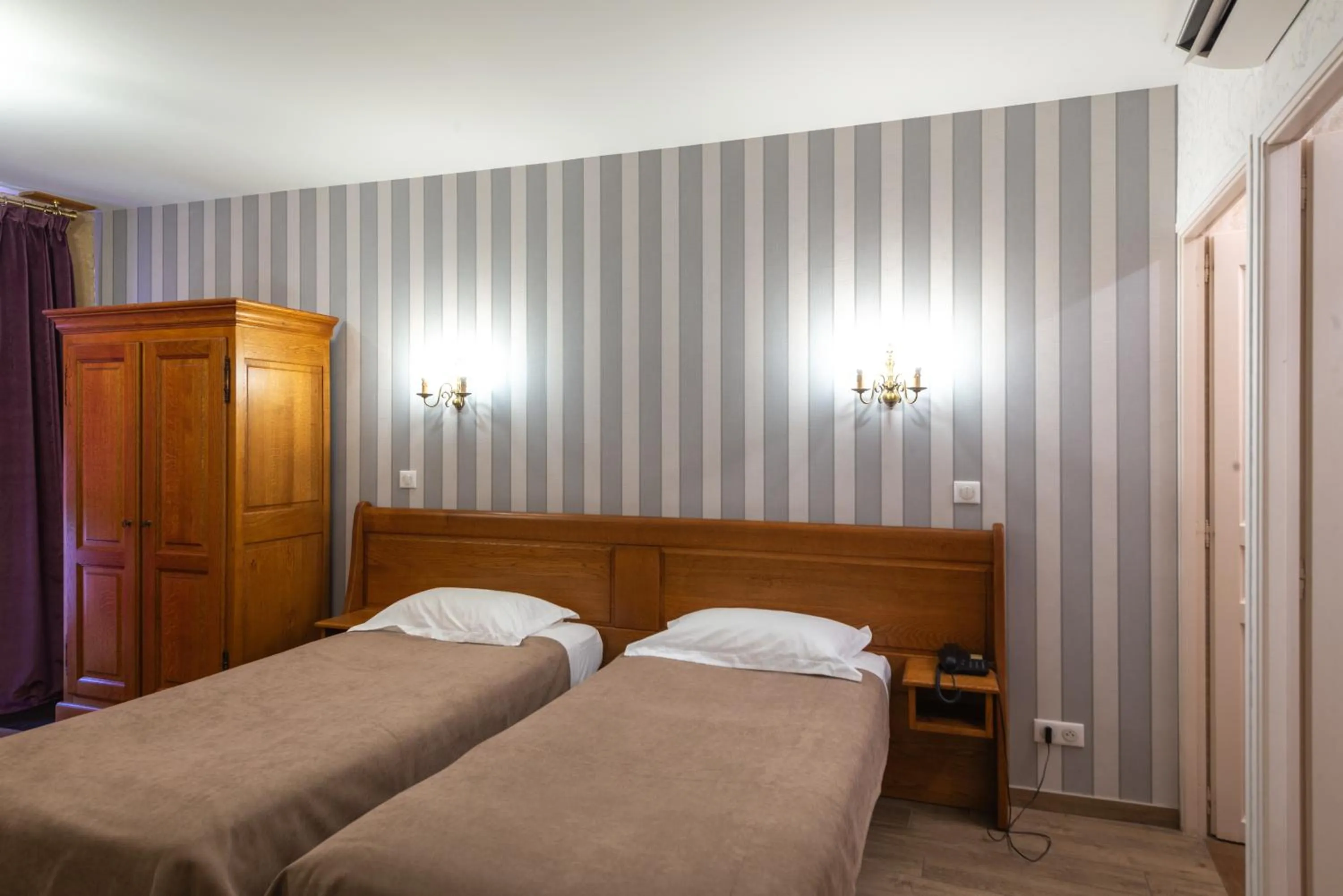 Photo of the whole room, Bed in Logis Hotel de La Cloche