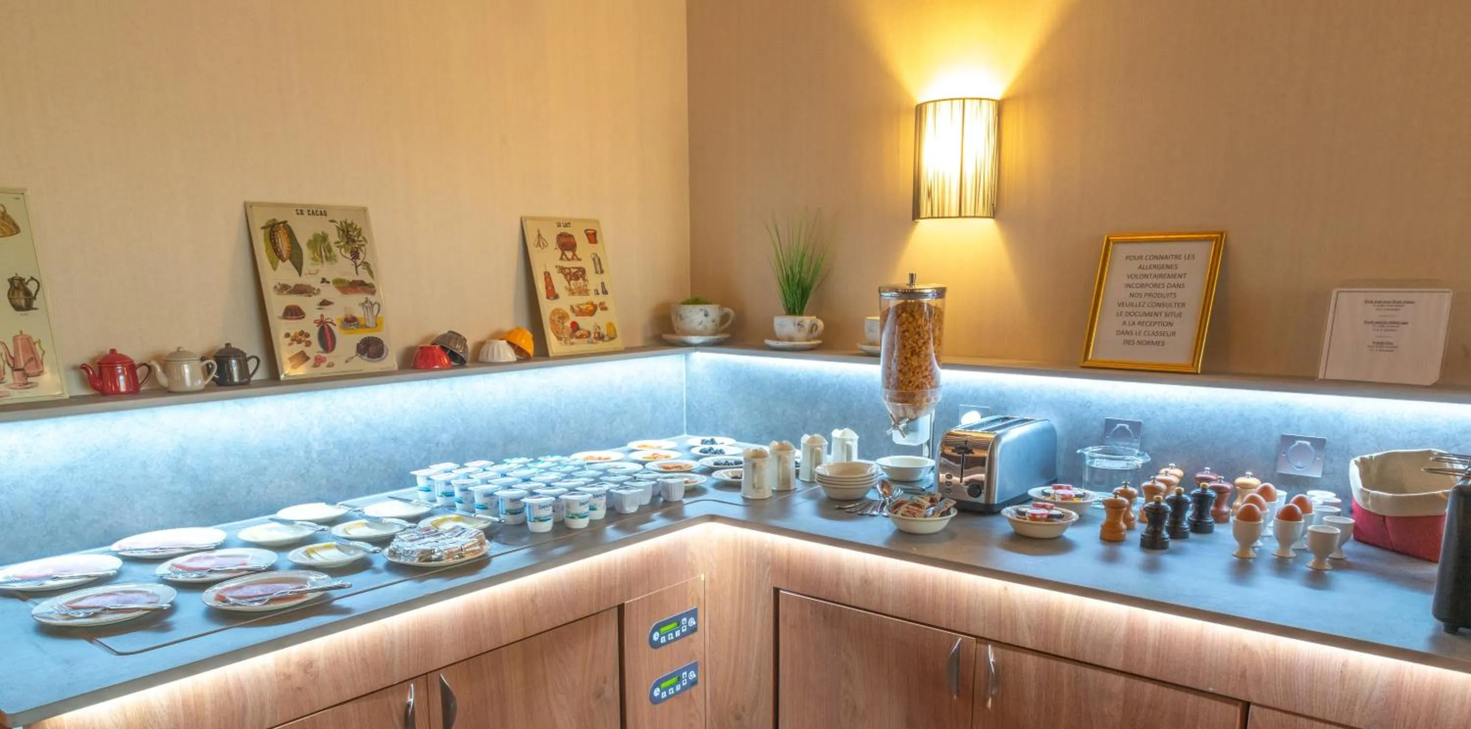 Buffet breakfast in Logis Hotel de La Cloche