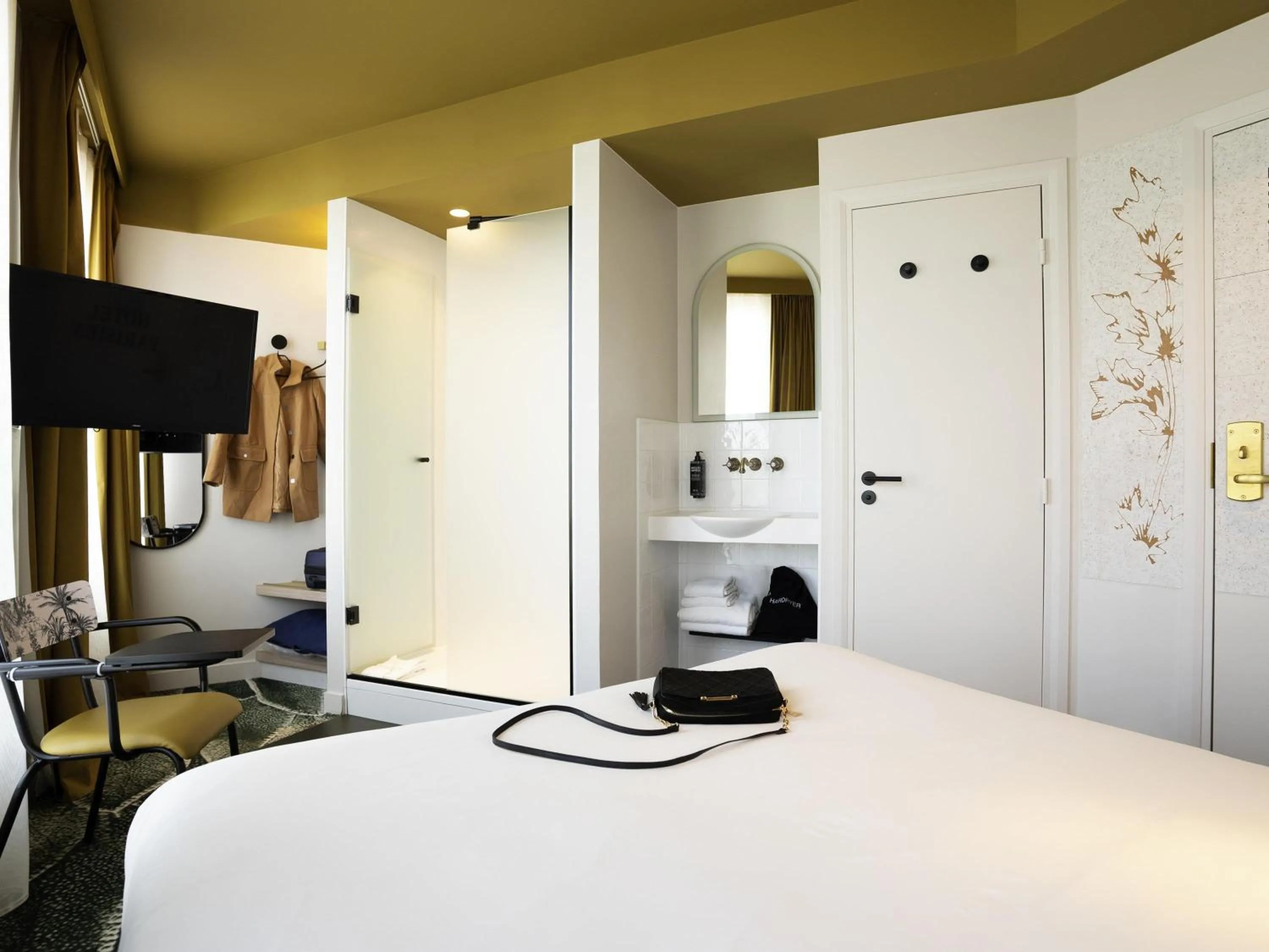 Bedroom, Bed in ibis Styles Paris Gare De Lyon TGV