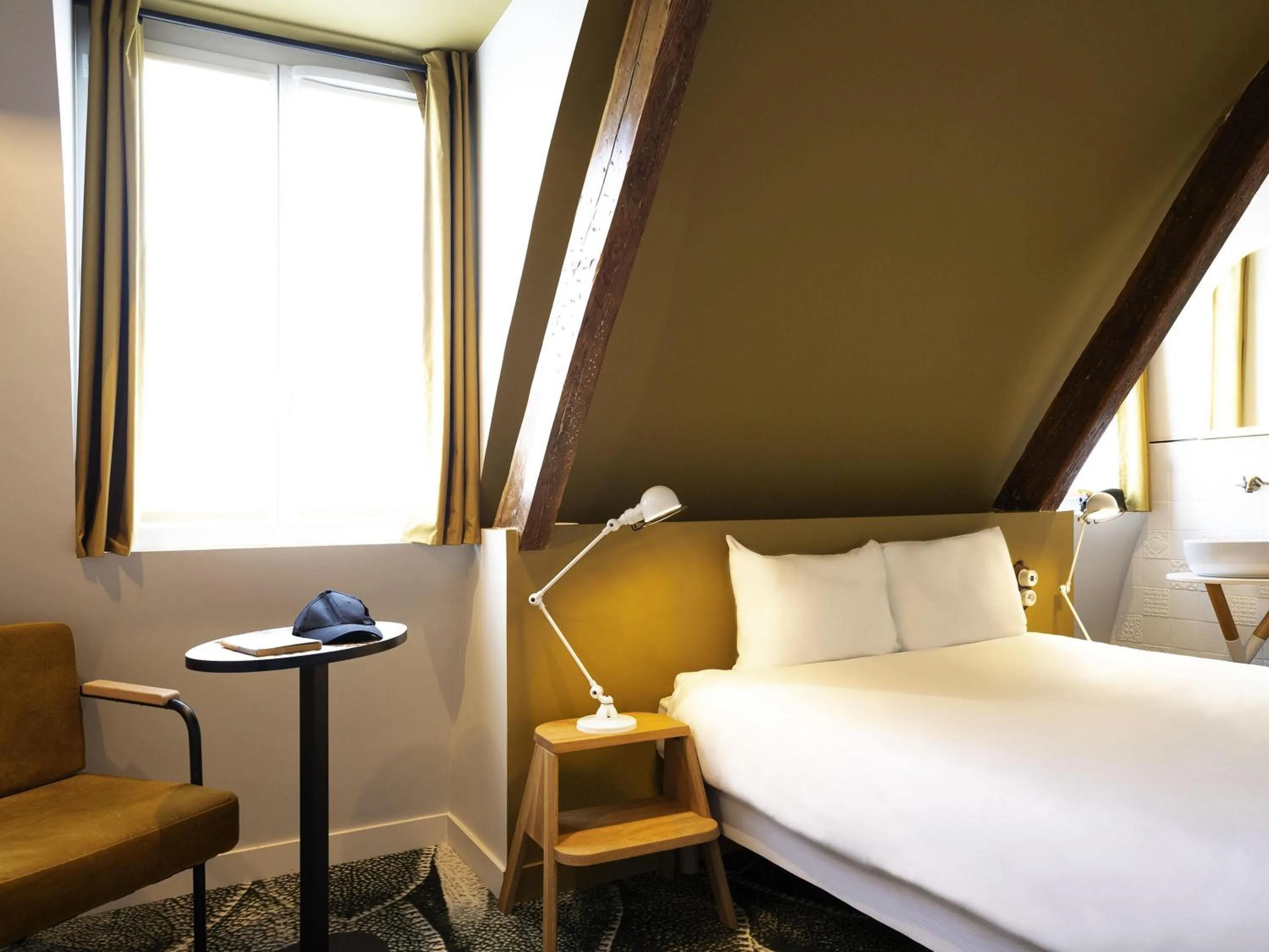 Bedroom, Bed in ibis Styles Paris Gare De Lyon TGV