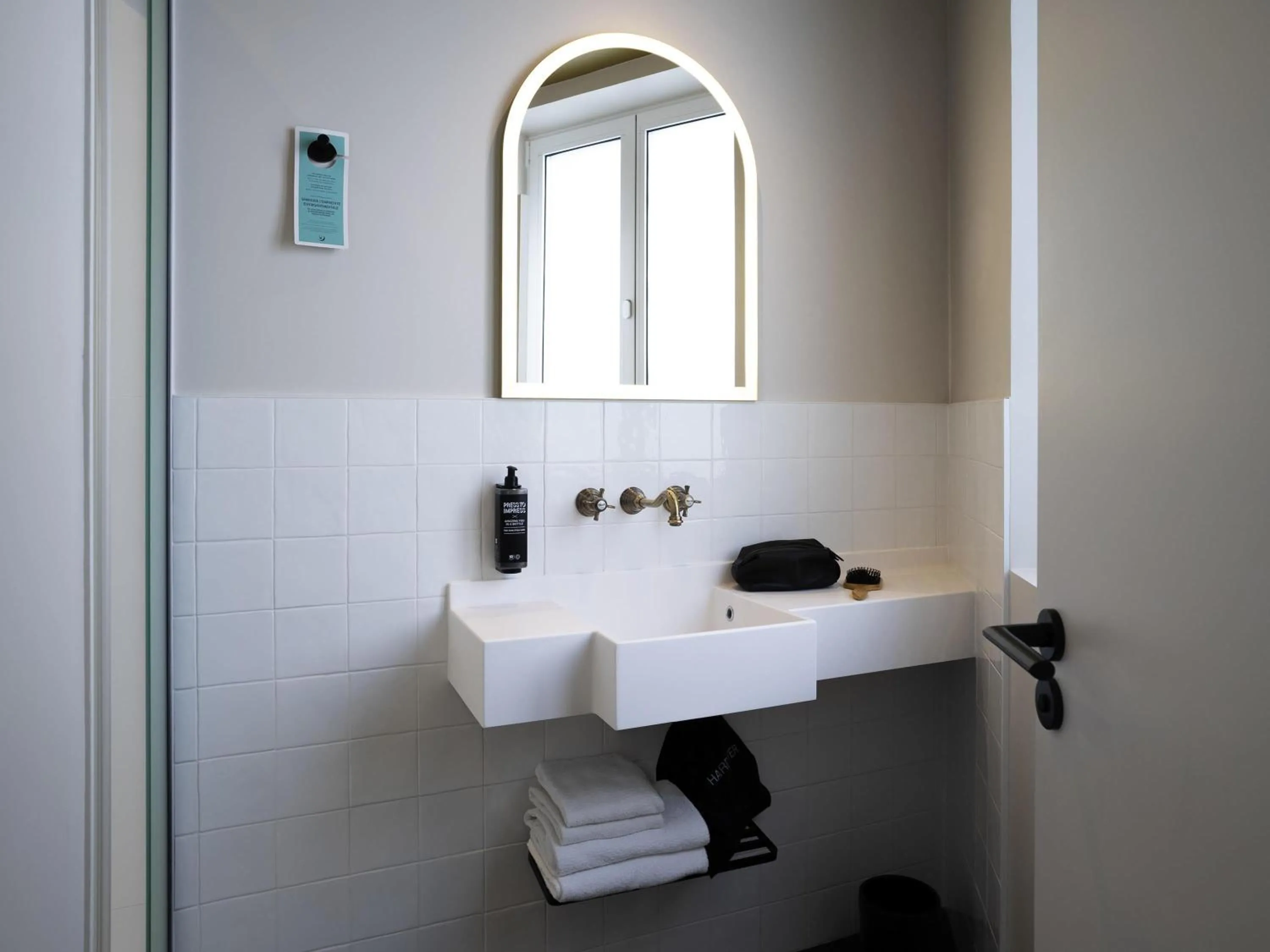 Bedroom in ibis Styles Paris Gare De Lyon TGV