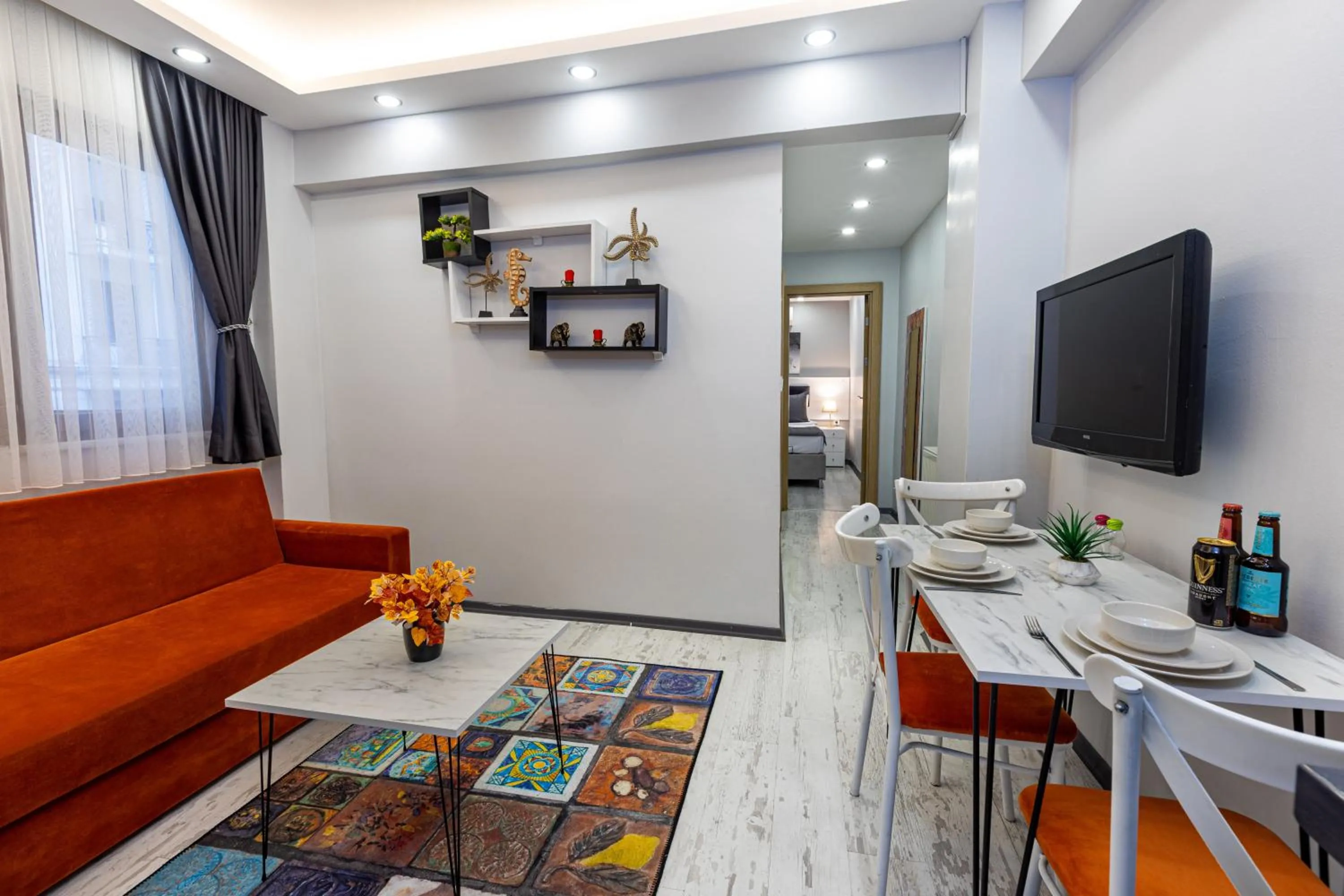 Communal lounge/ TV room in APOLLO HOTEL & APARTMENtS