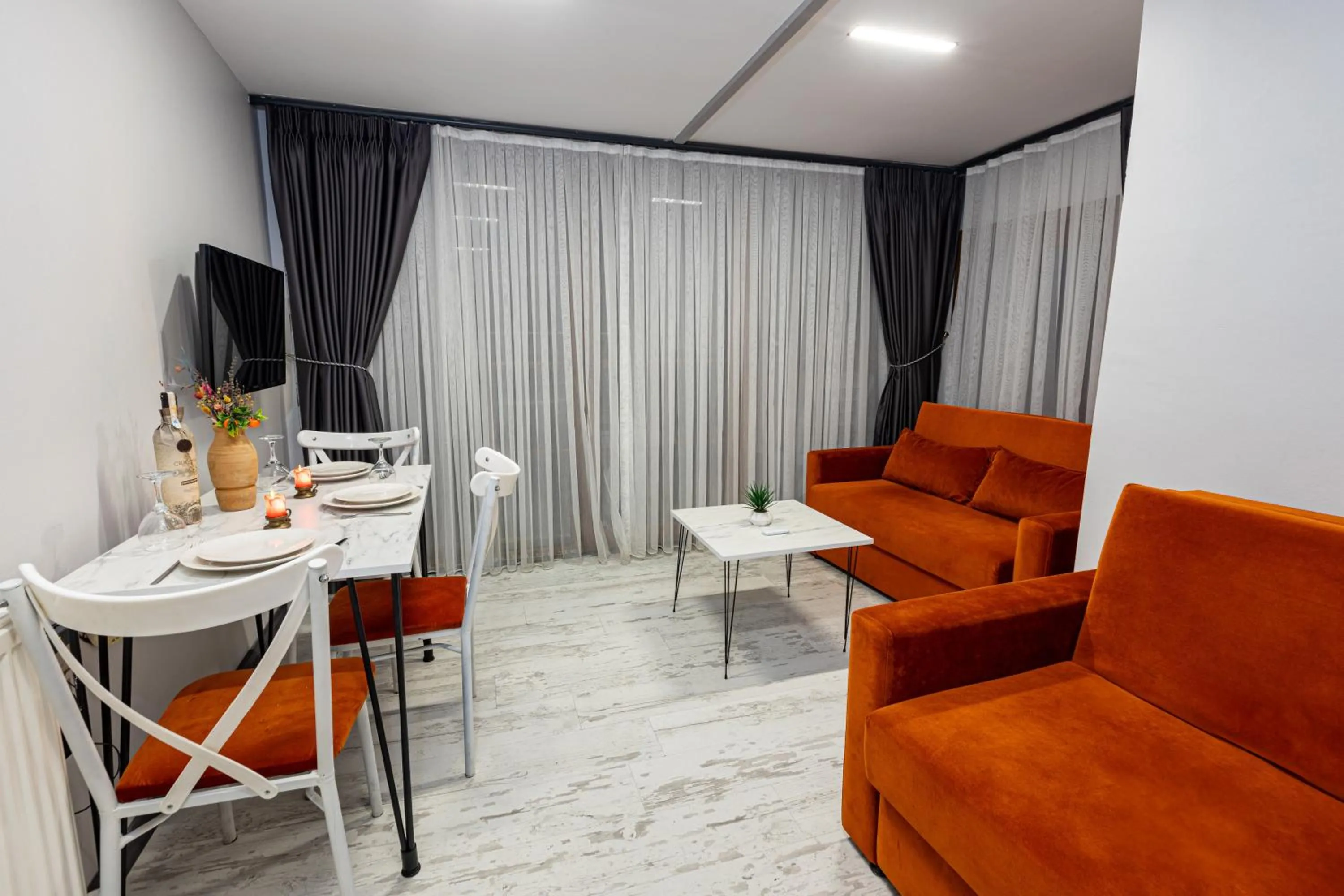 TV and multimedia in APOLLO HOTEL & APARTMENtS