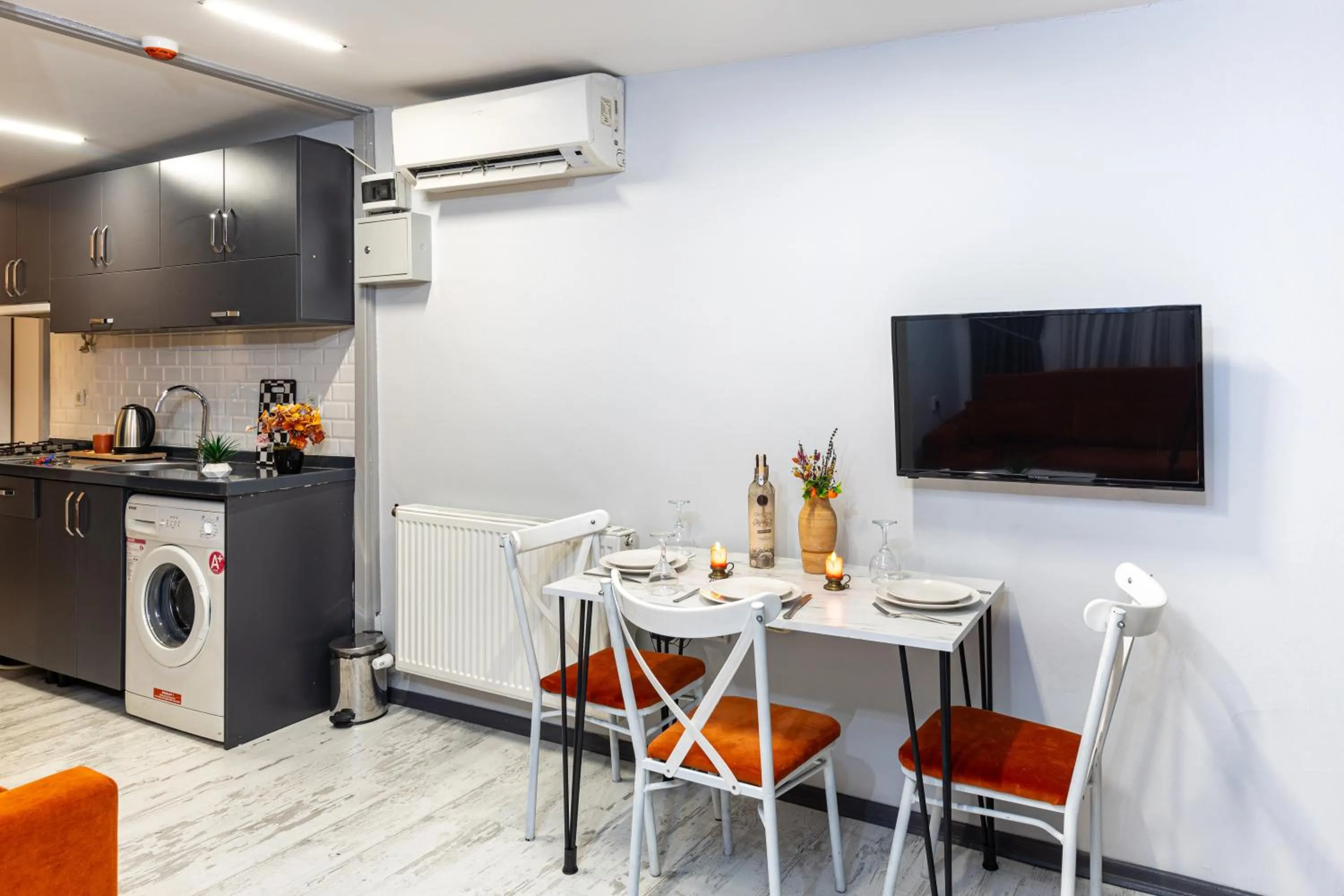 TV and multimedia in APOLLO HOTEL & APARTMENtS