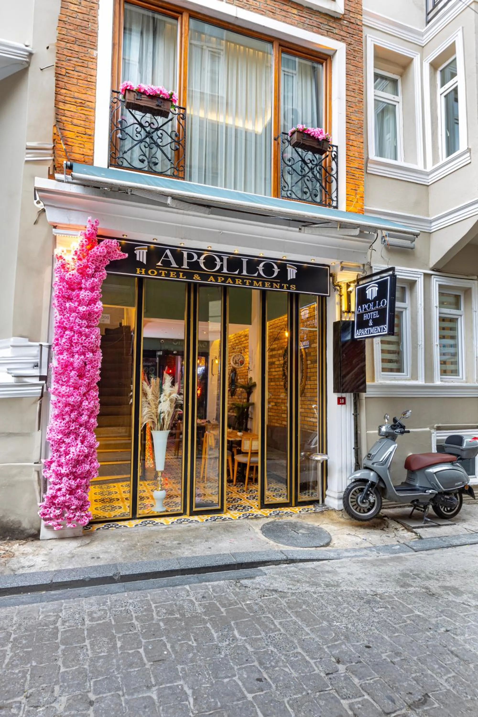 Property building in APOLLO HOTEL & APARTMENtS