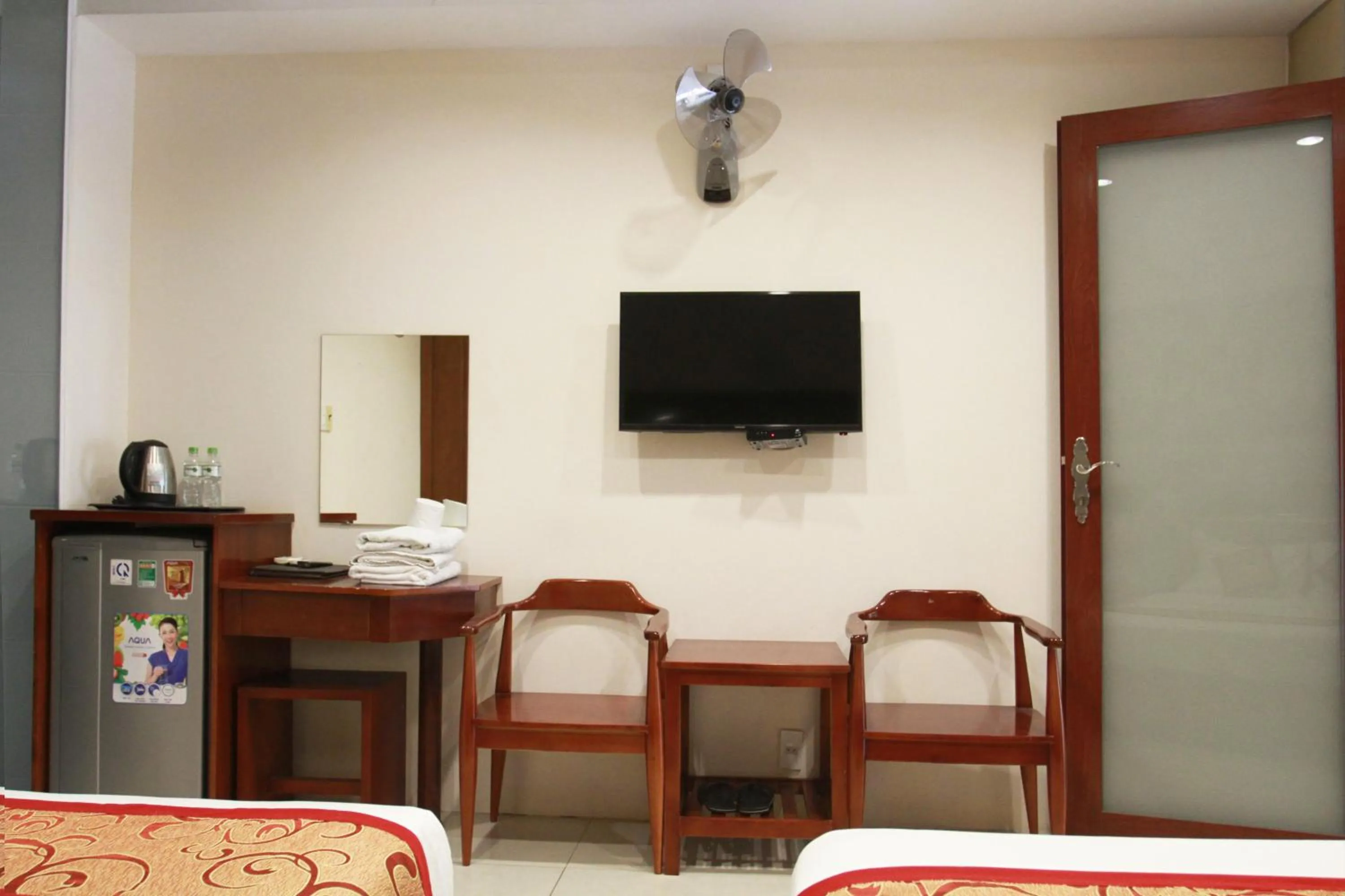 Communal lounge/ TV room, Bed in Ngoc Minh Hotel