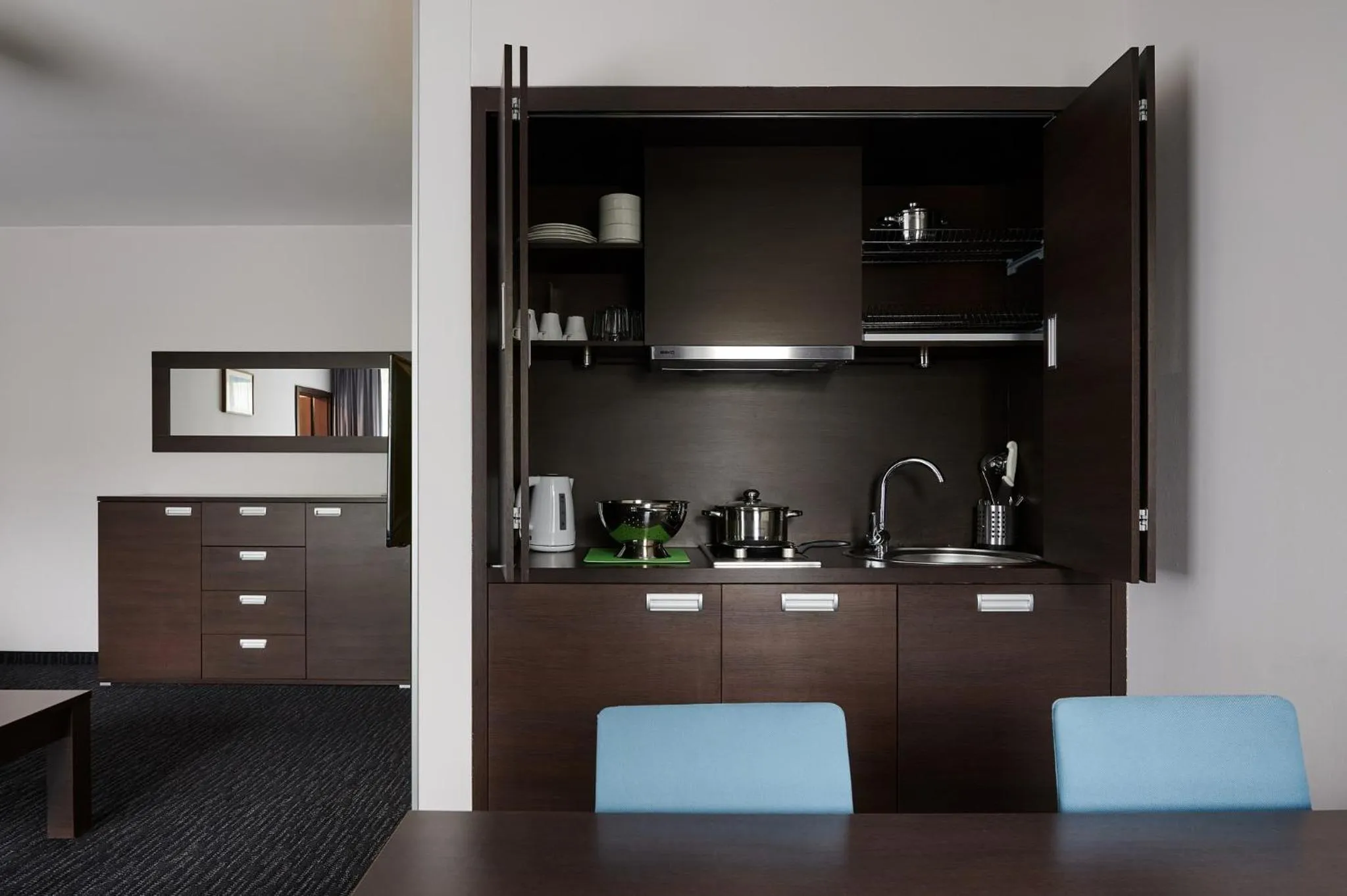 Kitchen or kitchenette in Golden Tulip Gdańsk Residence