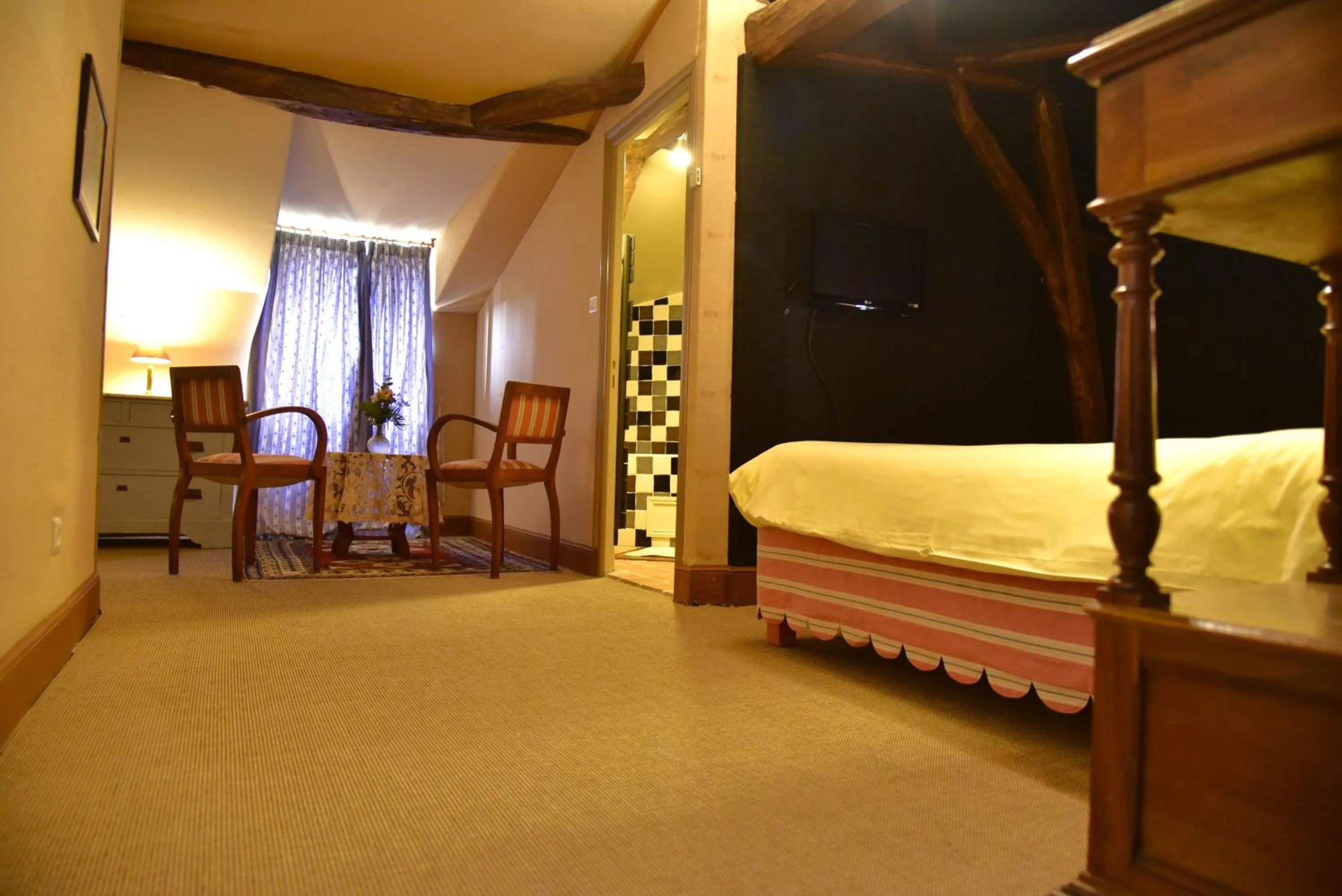 Bedroom, Bed in Logis Hôtel Le Boudoir