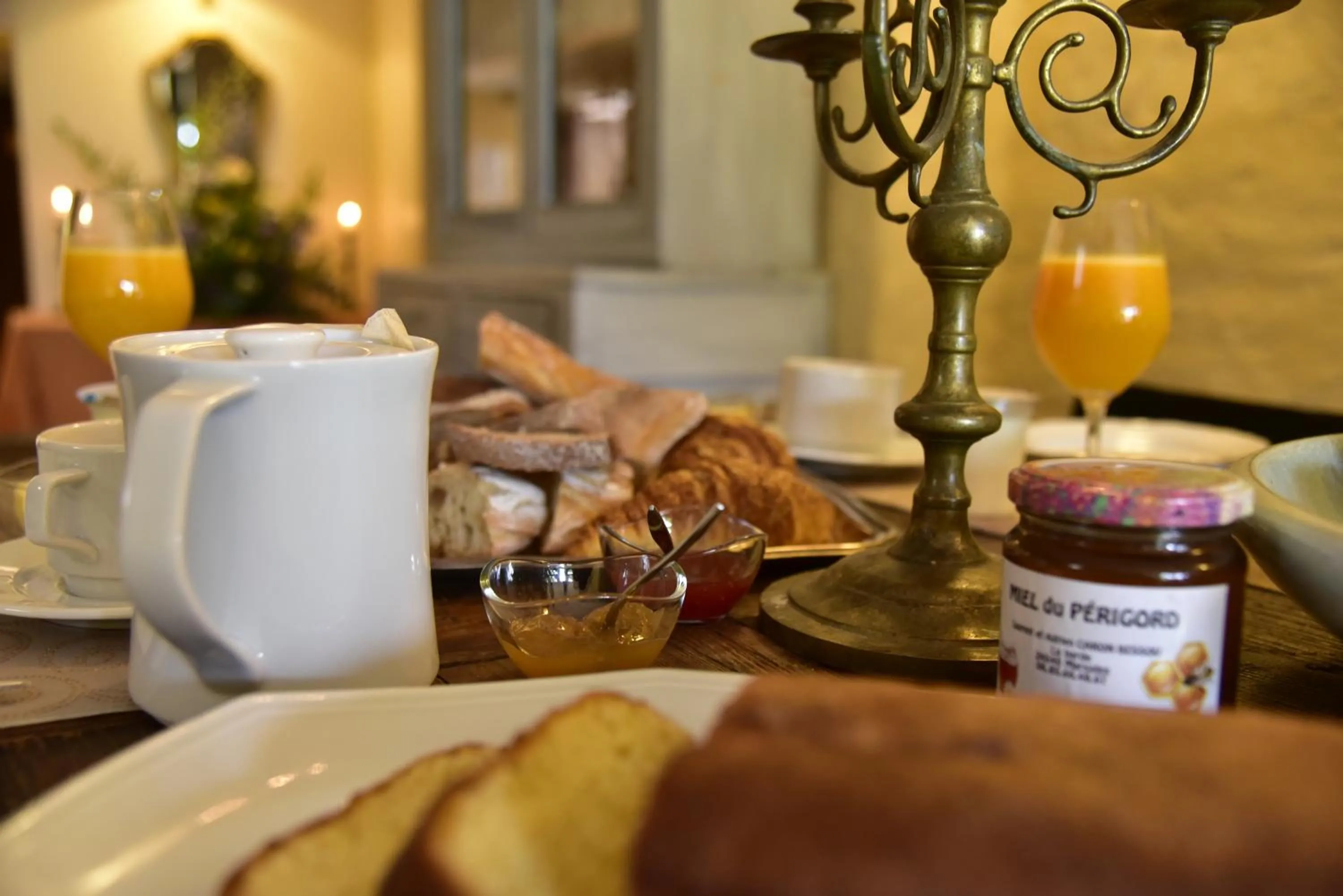 Breakfast in Logis Hôtel Le Boudoir