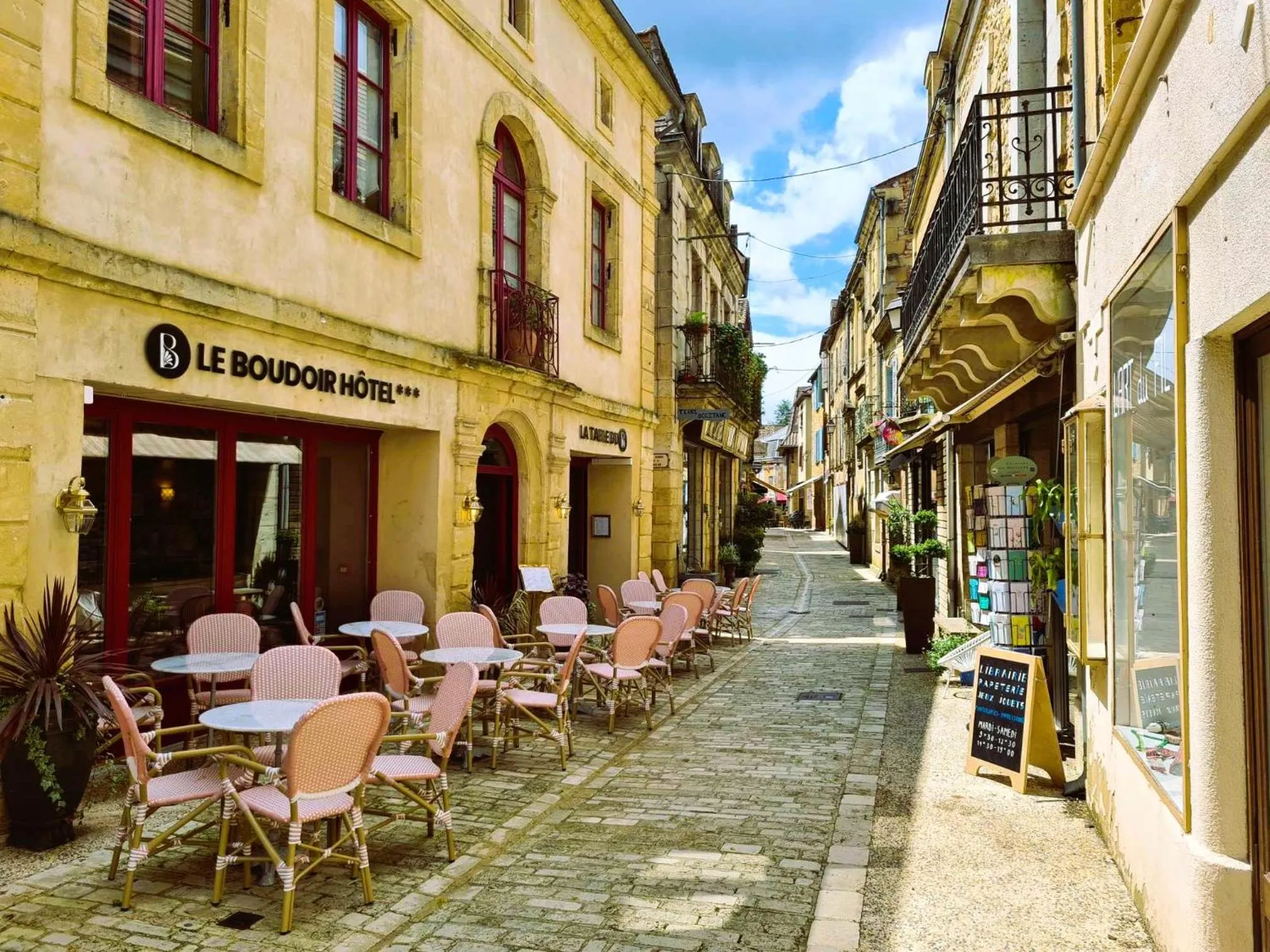 Property building in Logis Hôtel Le Boudoir