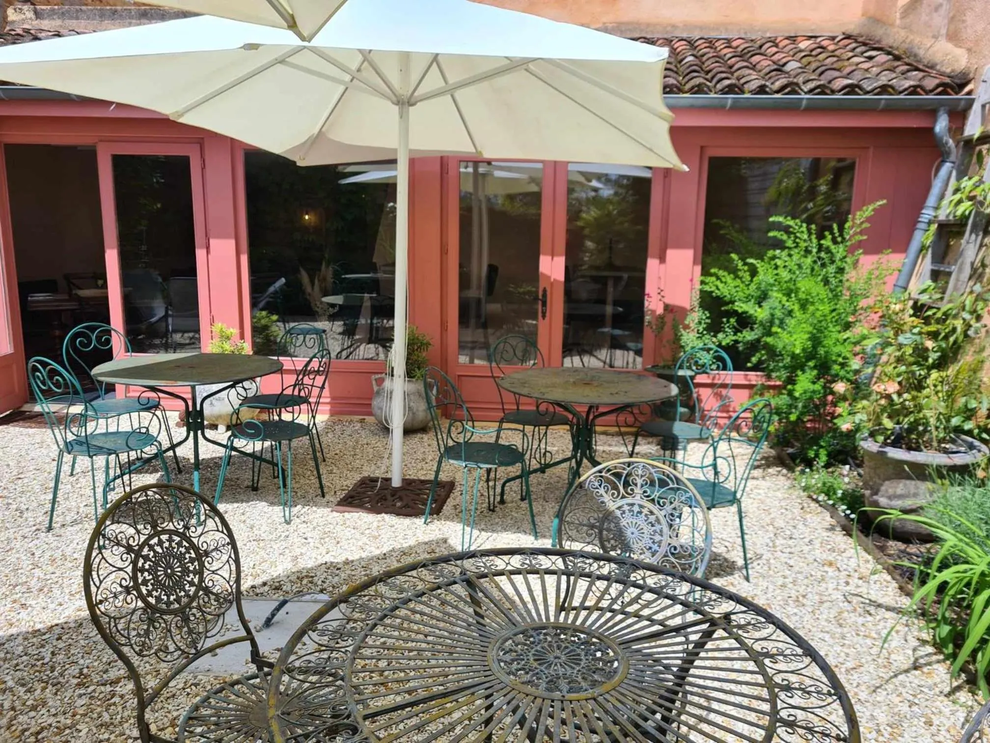 Garden in Logis Hôtel Le Boudoir