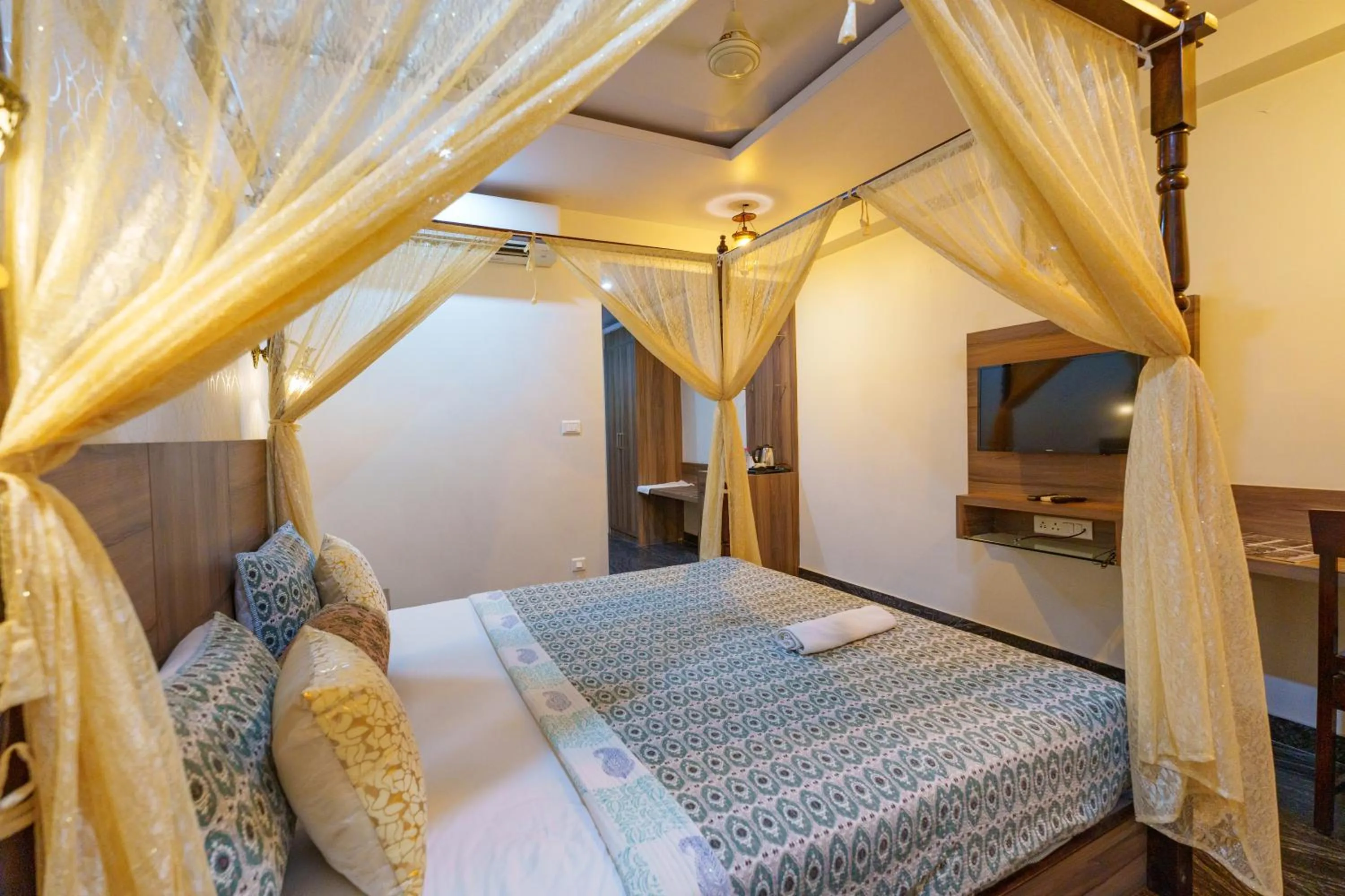 Bed in Trimrooms Mount Blue