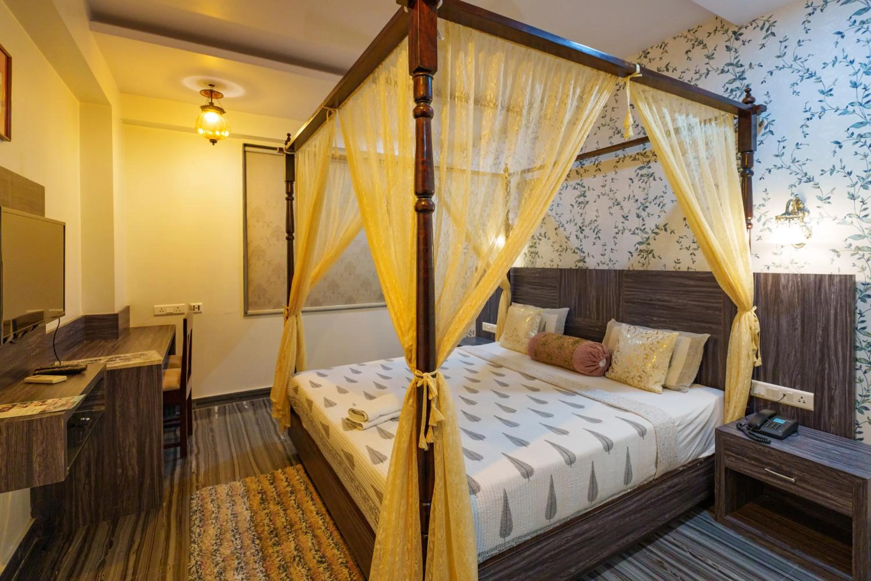 Bedroom, Bed in Trimrooms Mount Blue