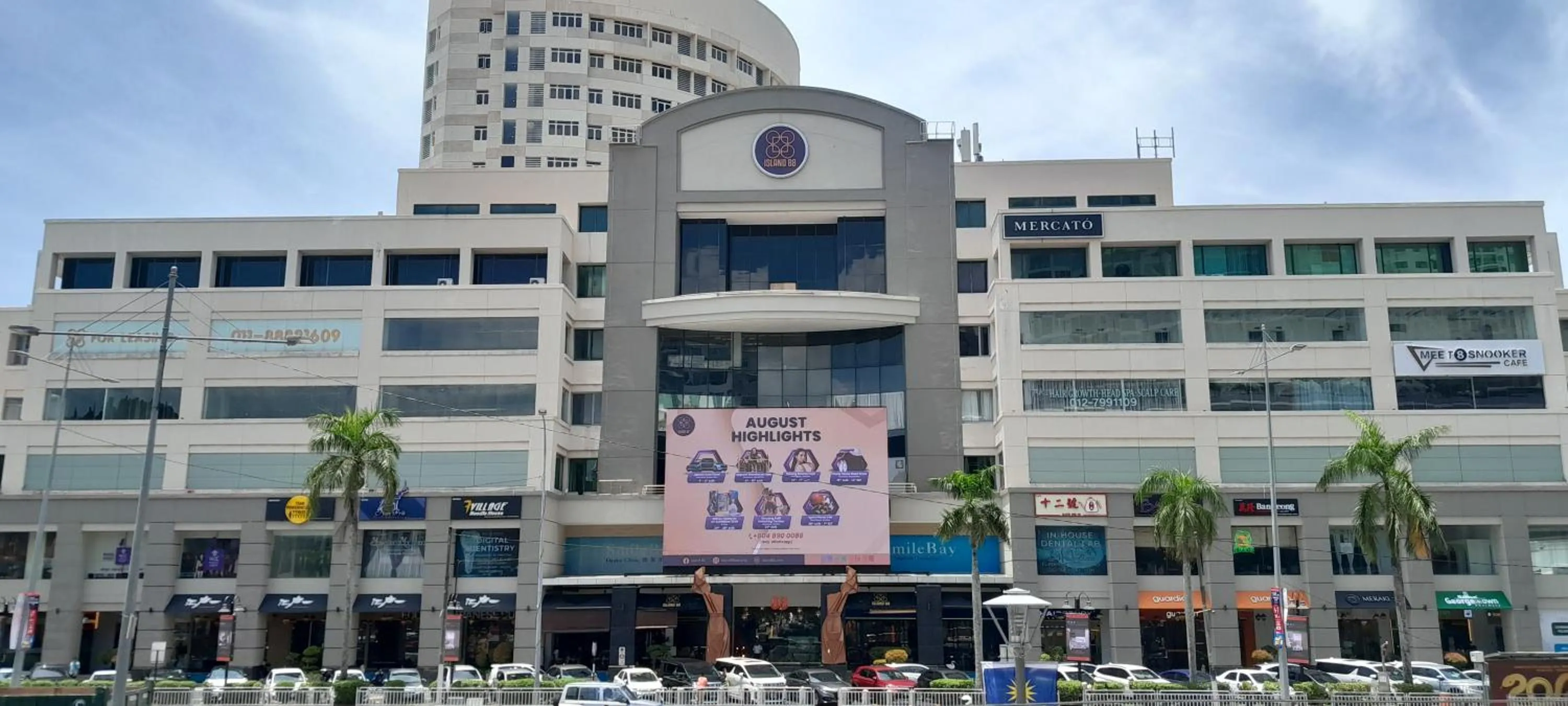 Property building in Luxfort 118 Service Suites