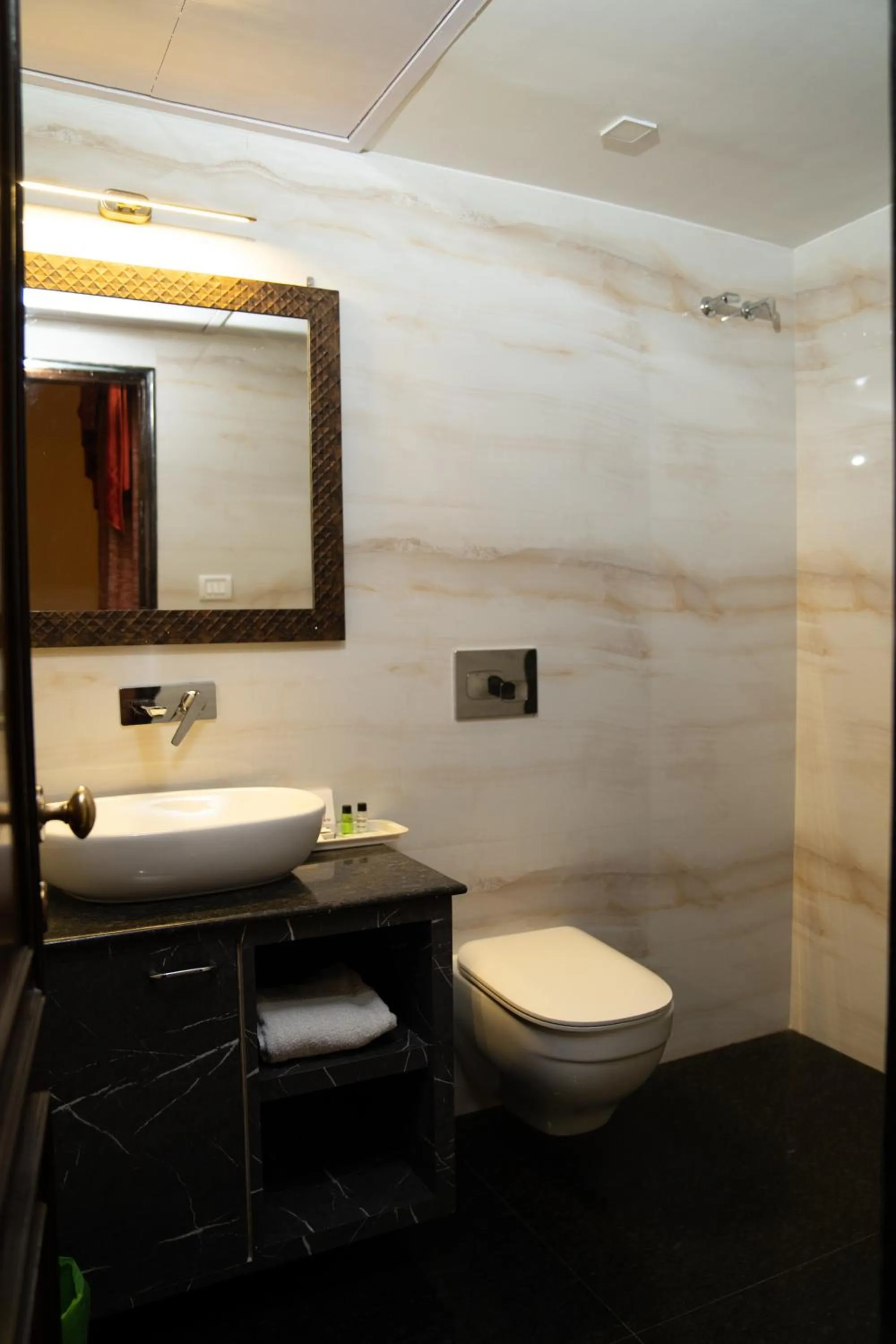 Toilet in HOTEL ARYA