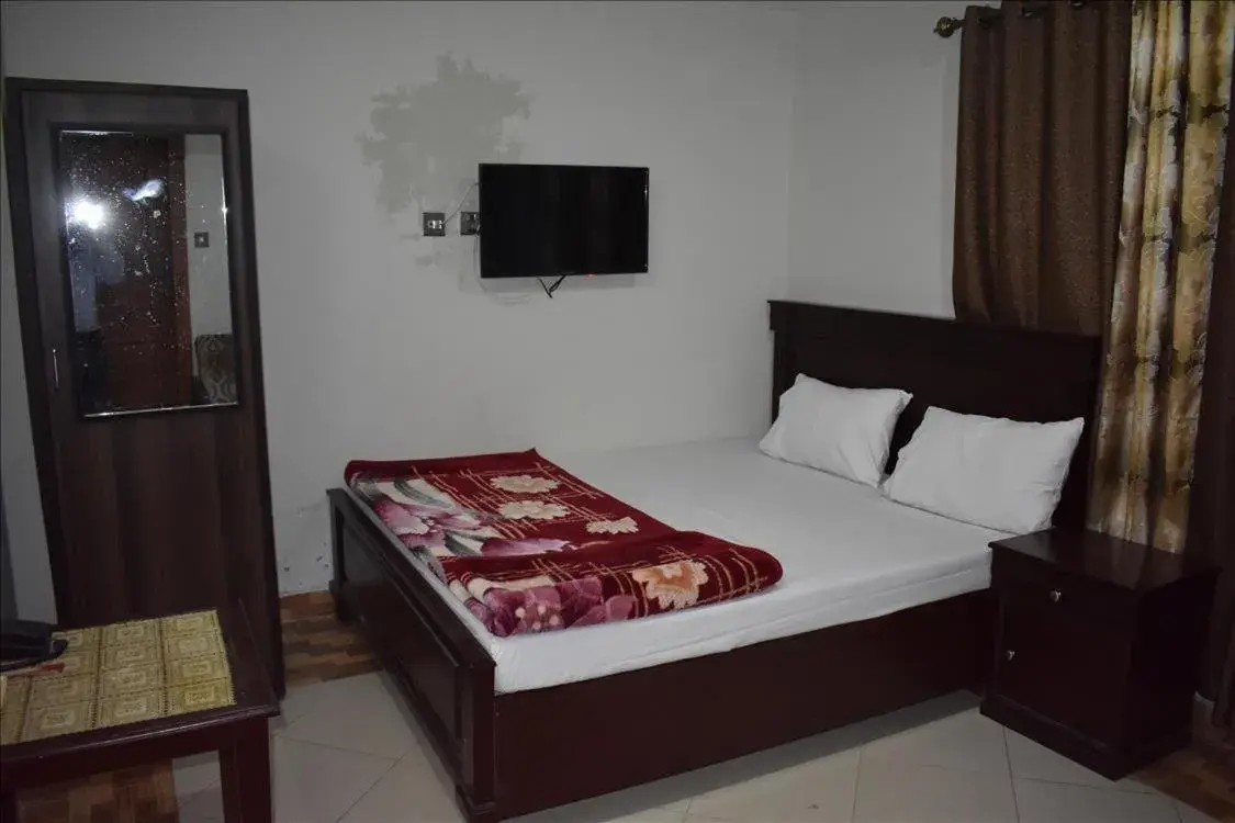 King Room - single occupancy in Hotel Kashmir Inn King Room - single occupancy in Hotel Kashmir Inn
