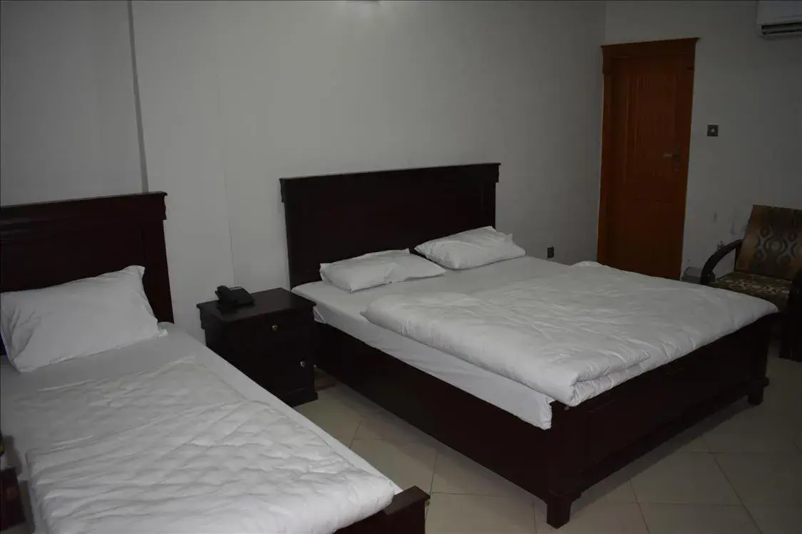 Triple Room in Hotel Kashmir Inn Triple Room in Hotel Kashmir Inn