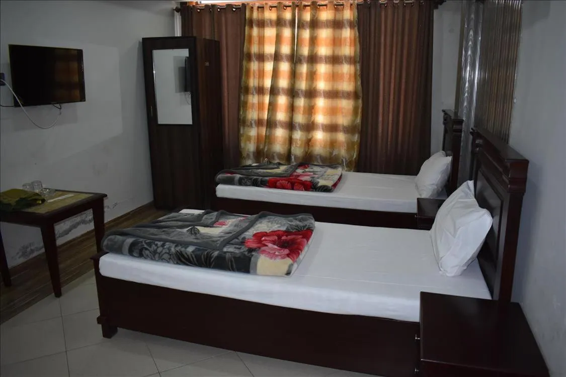 Photo of the whole room, Bed in Hotel Kashmir Inn