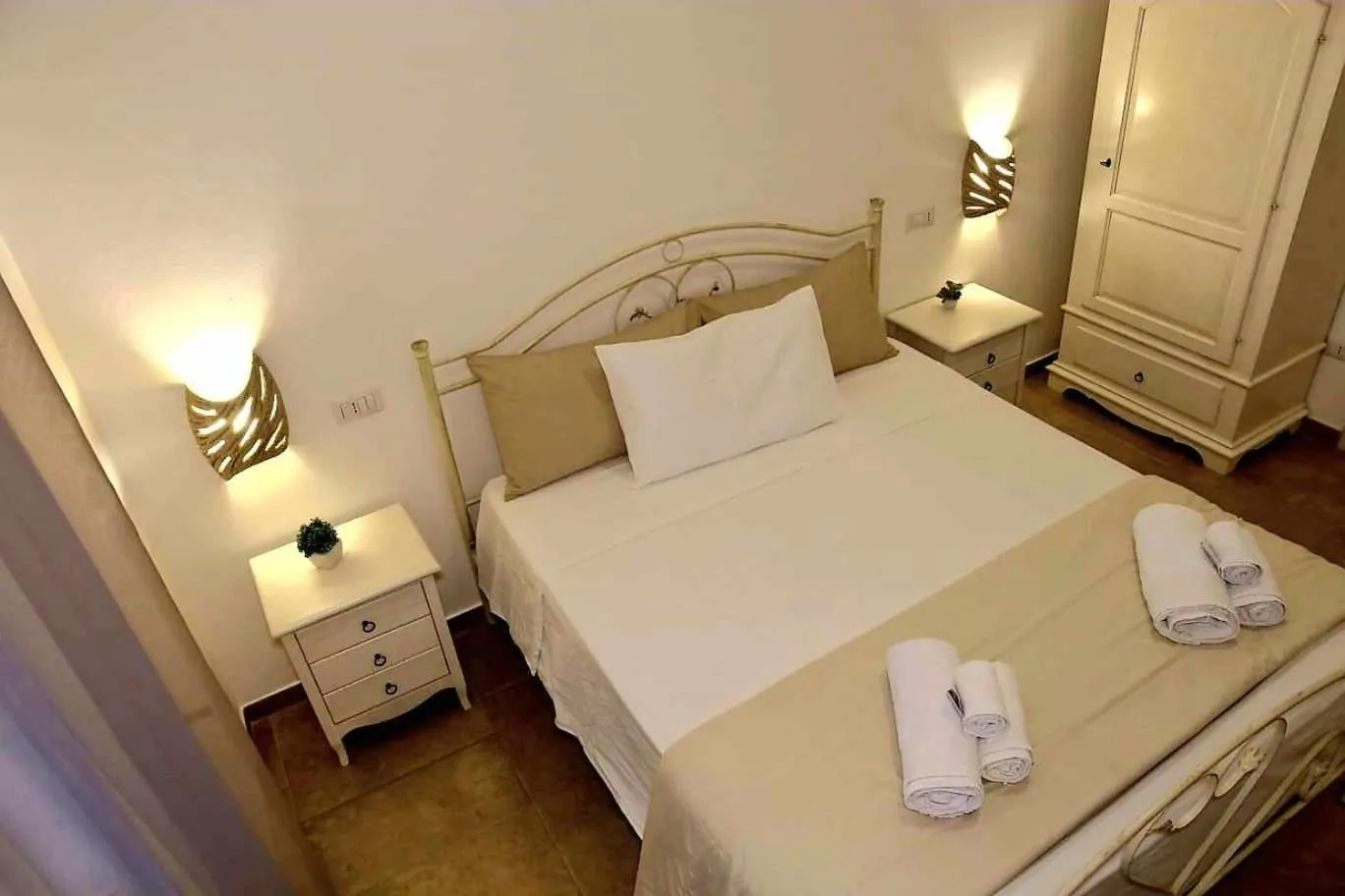 Bedroom, Bed in I 7 Peccati