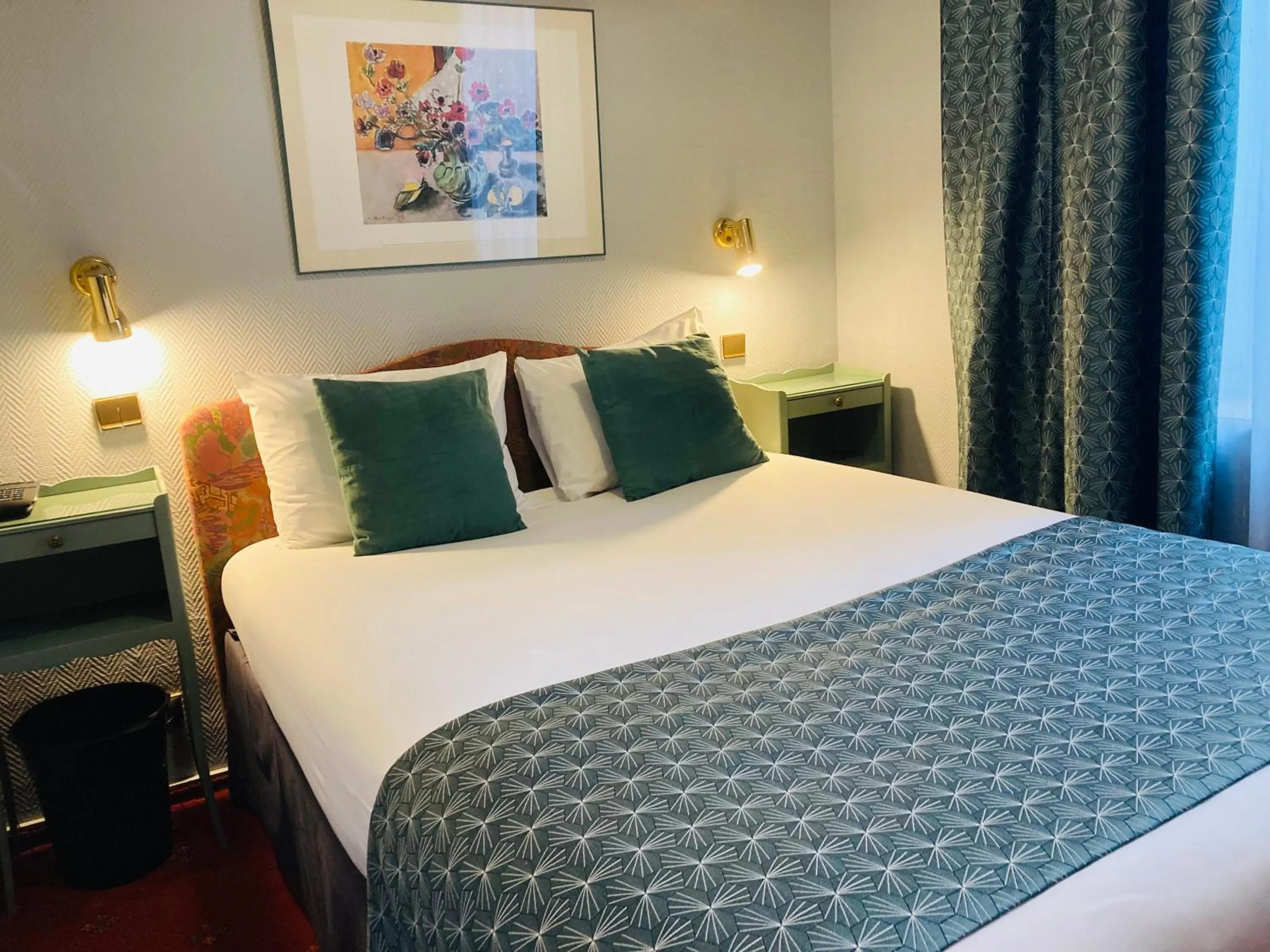 Bedroom, Bed in Hotel De La Paix