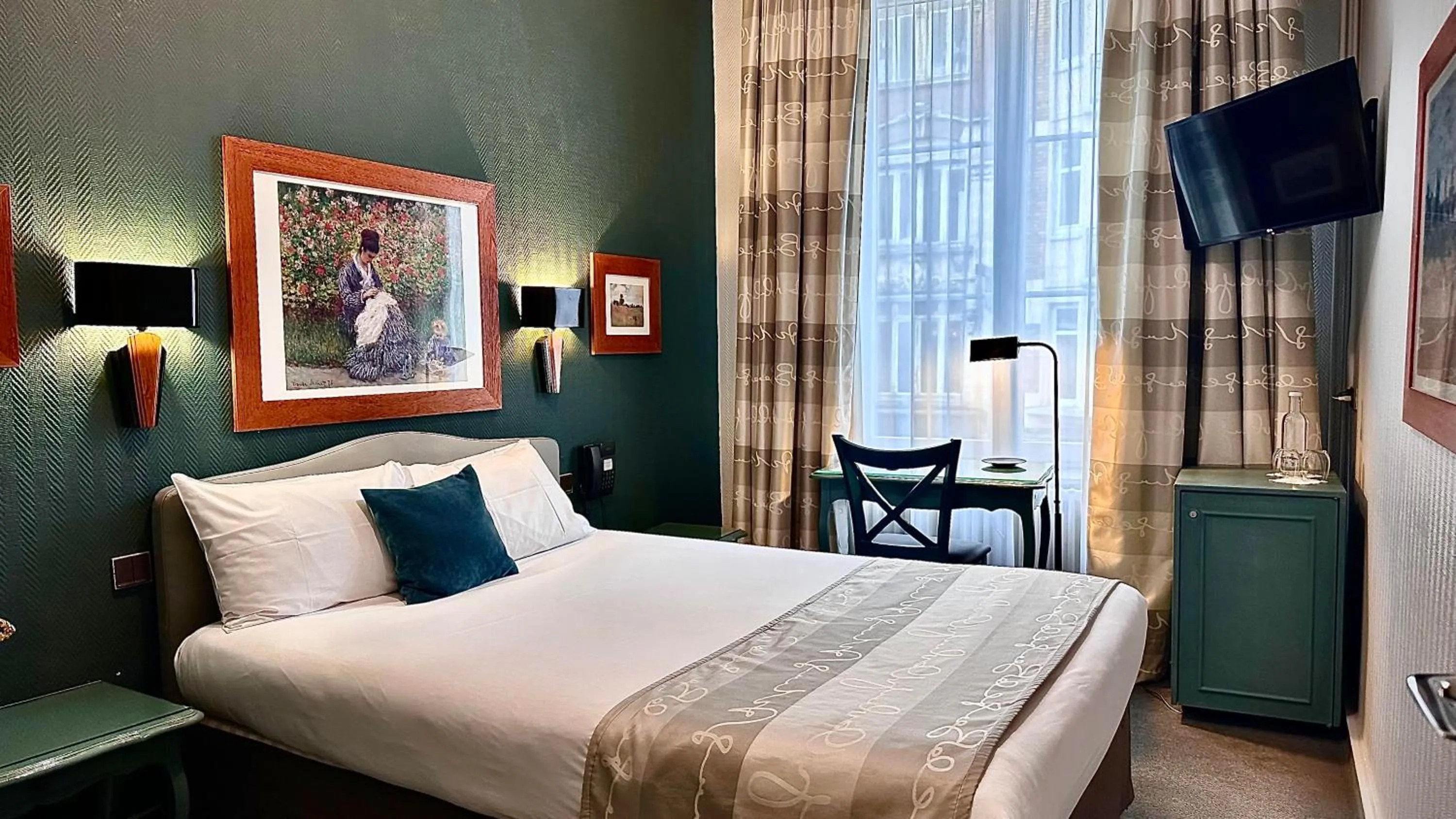 Bedroom, Bed in Hotel De La Paix