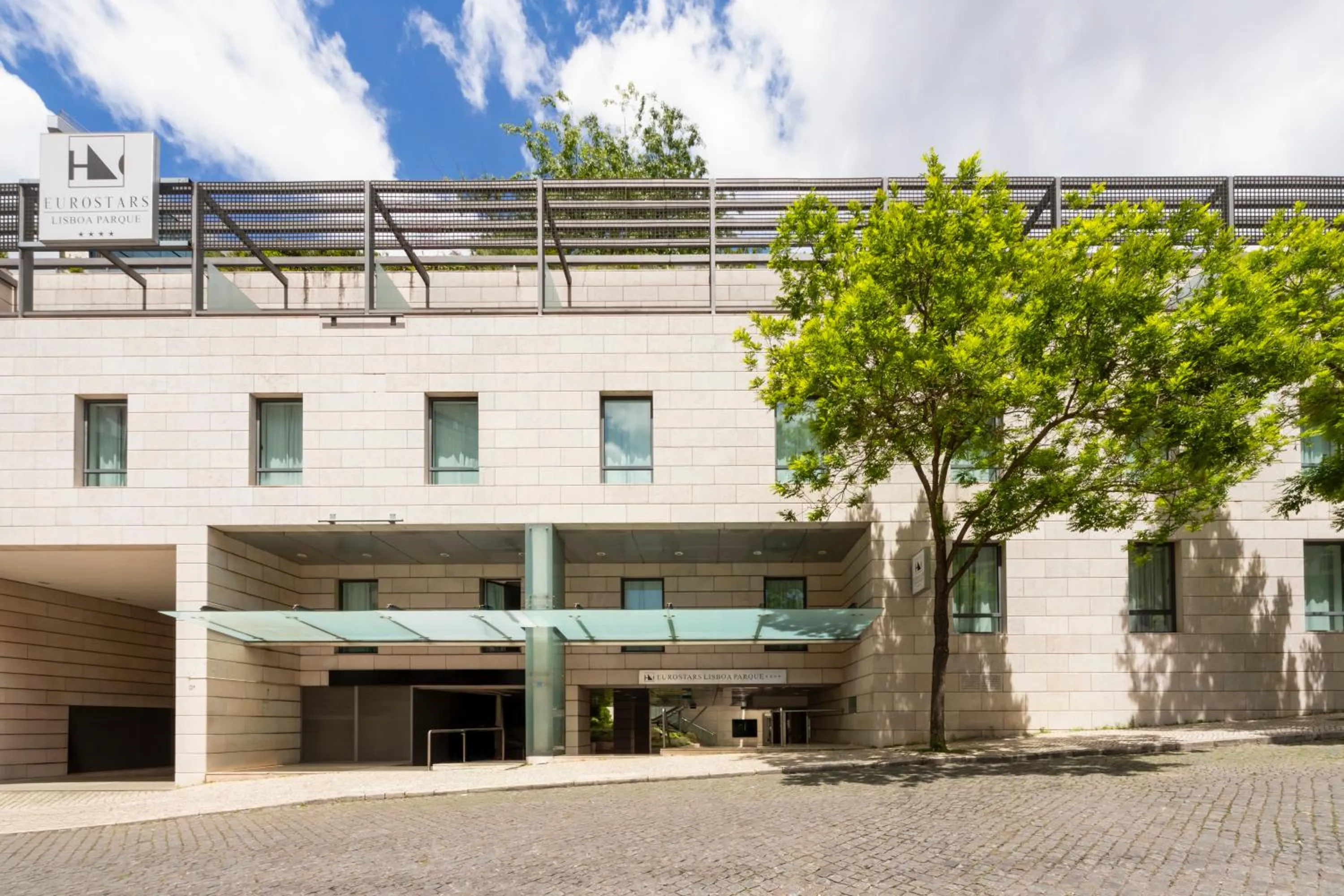 Property building in Eurostars Lisboa Parque