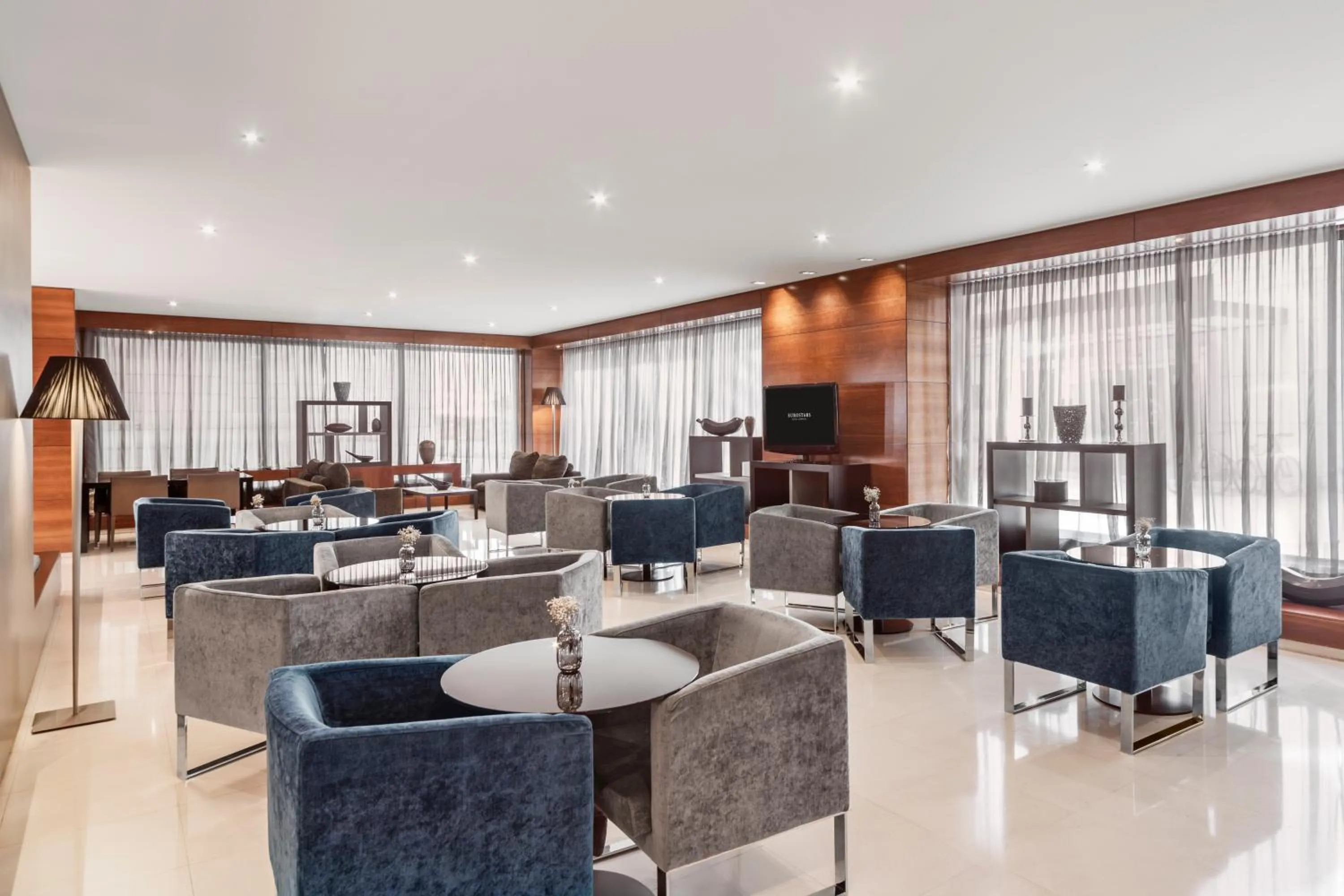 Lounge or bar in Eurostars Lisboa Parque
