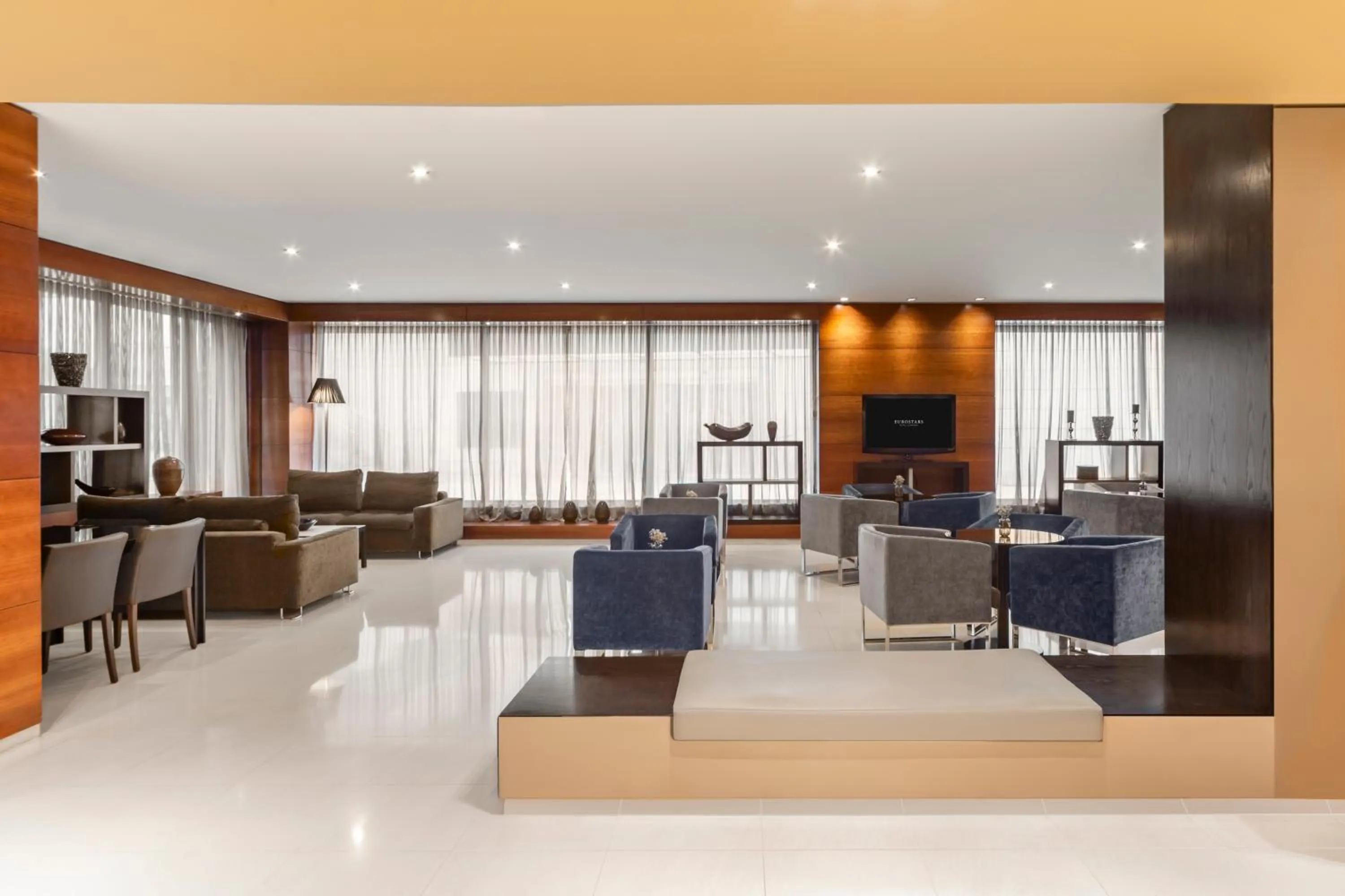 Lounge or bar in Eurostars Lisboa Parque
