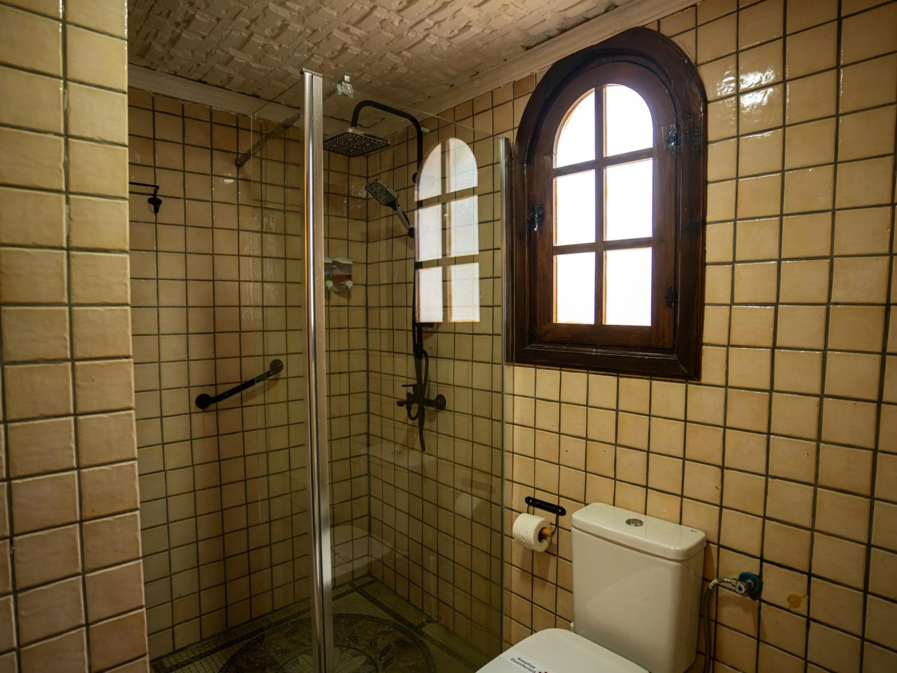 Shower in Resort Hotel El Cortijo & Spa