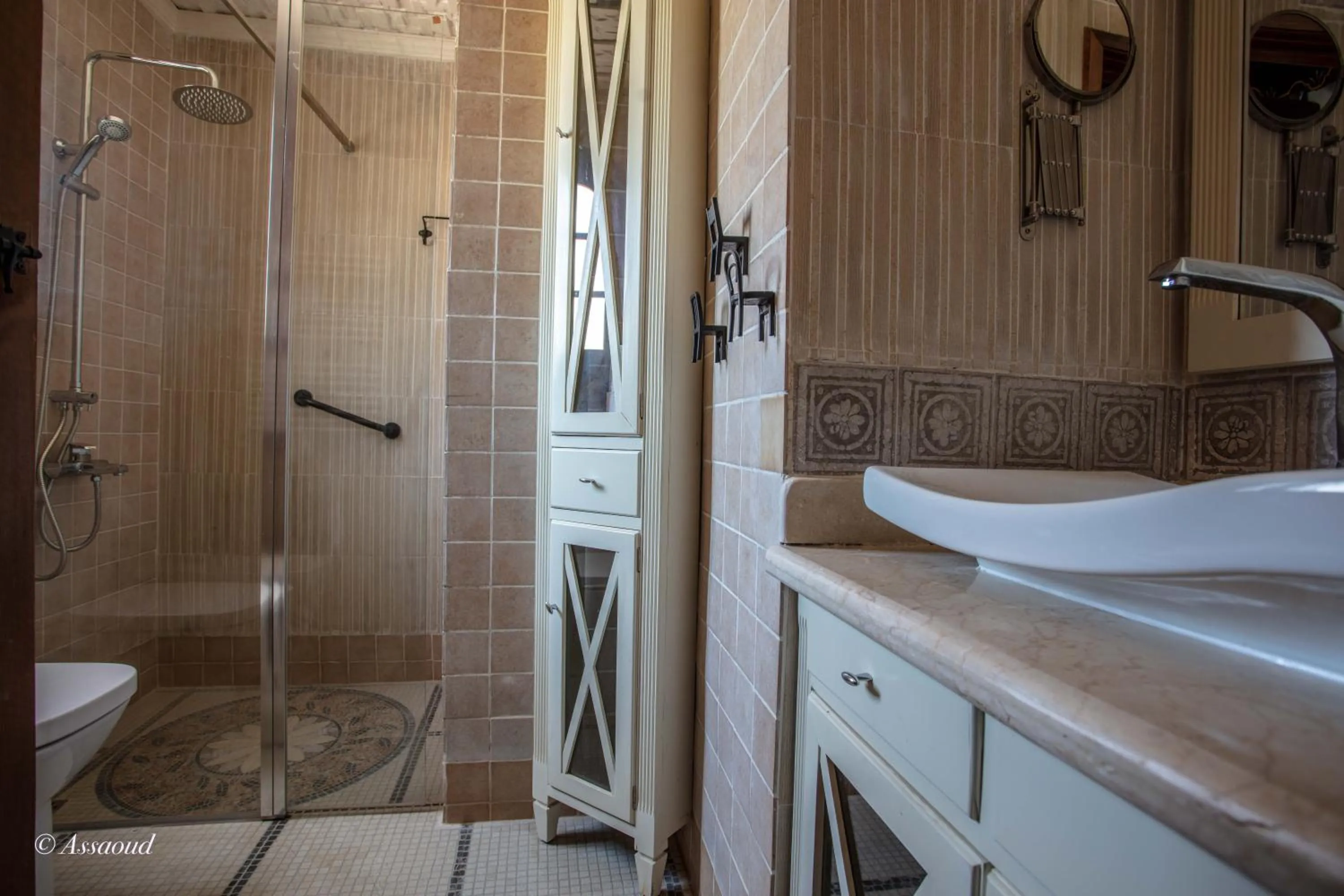 Shower in Resort Hotel El Cortijo & Spa