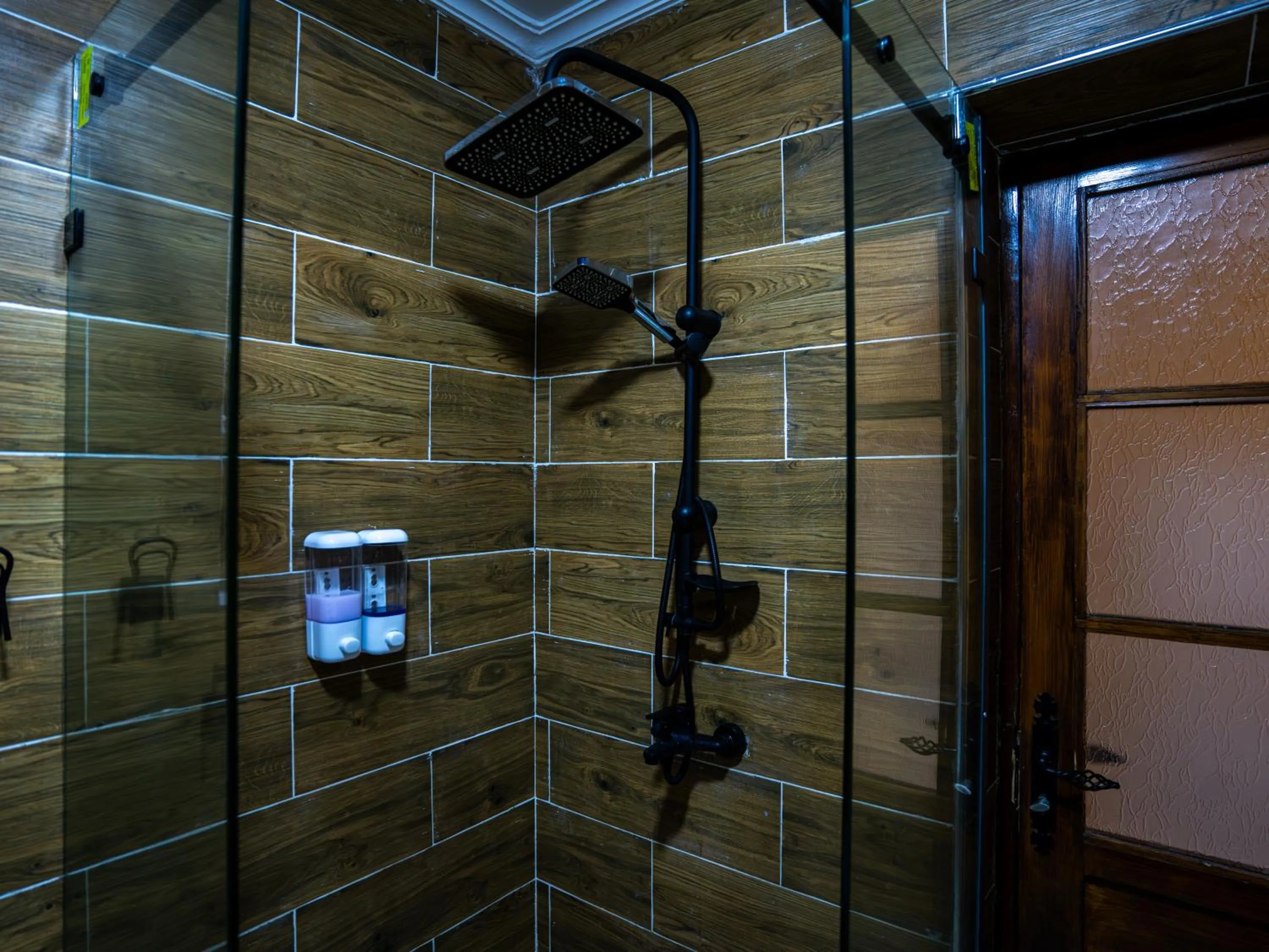 Shower in Resort Hotel El Cortijo & Spa