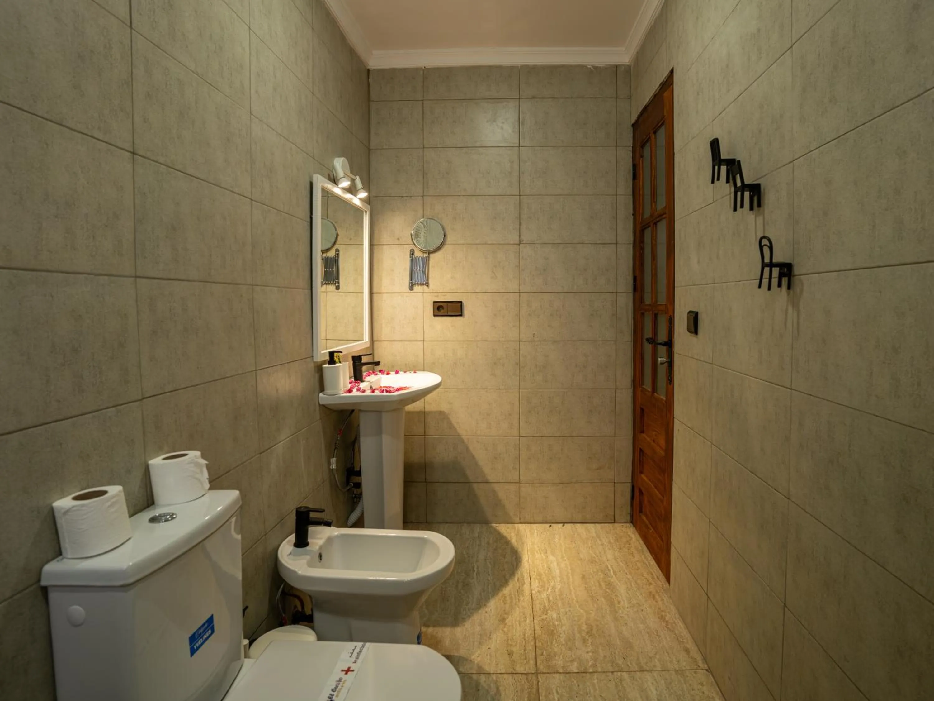 Shower in Resort Hotel El Cortijo & Spa