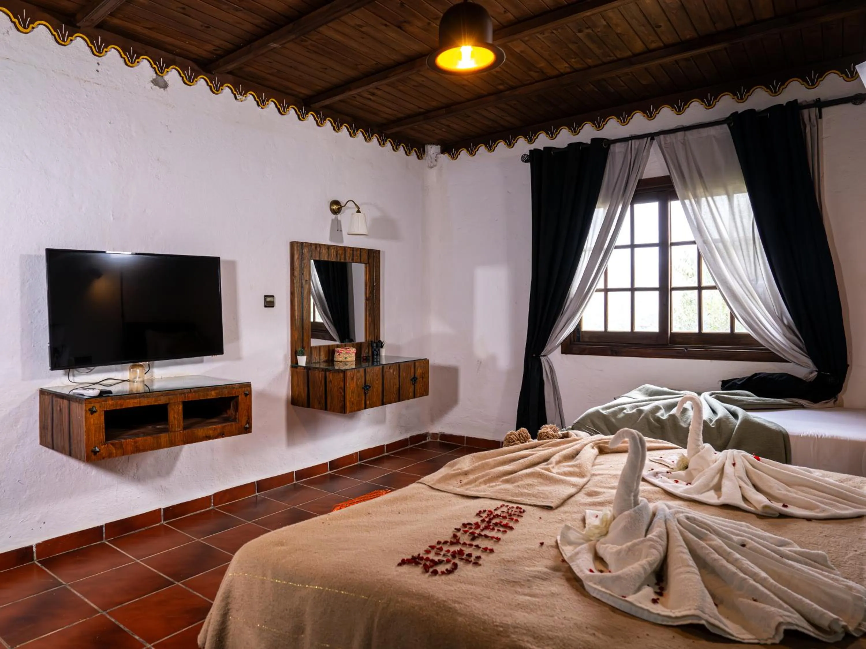 Communal lounge/ TV room, Bed in Resort Hotel El Cortijo & Spa