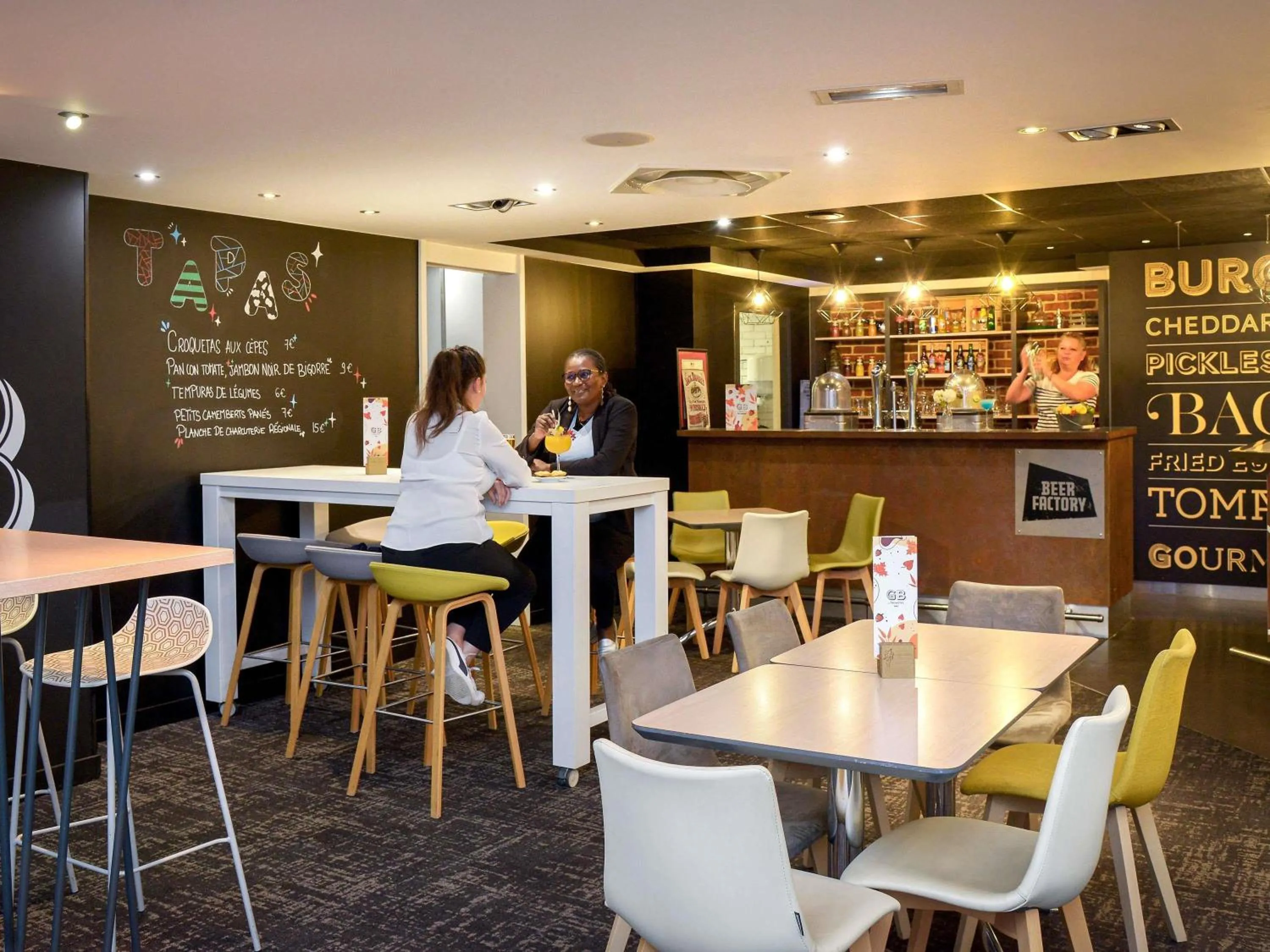 Lounge or bar in Novotel Toulouse Purpan Aéroport