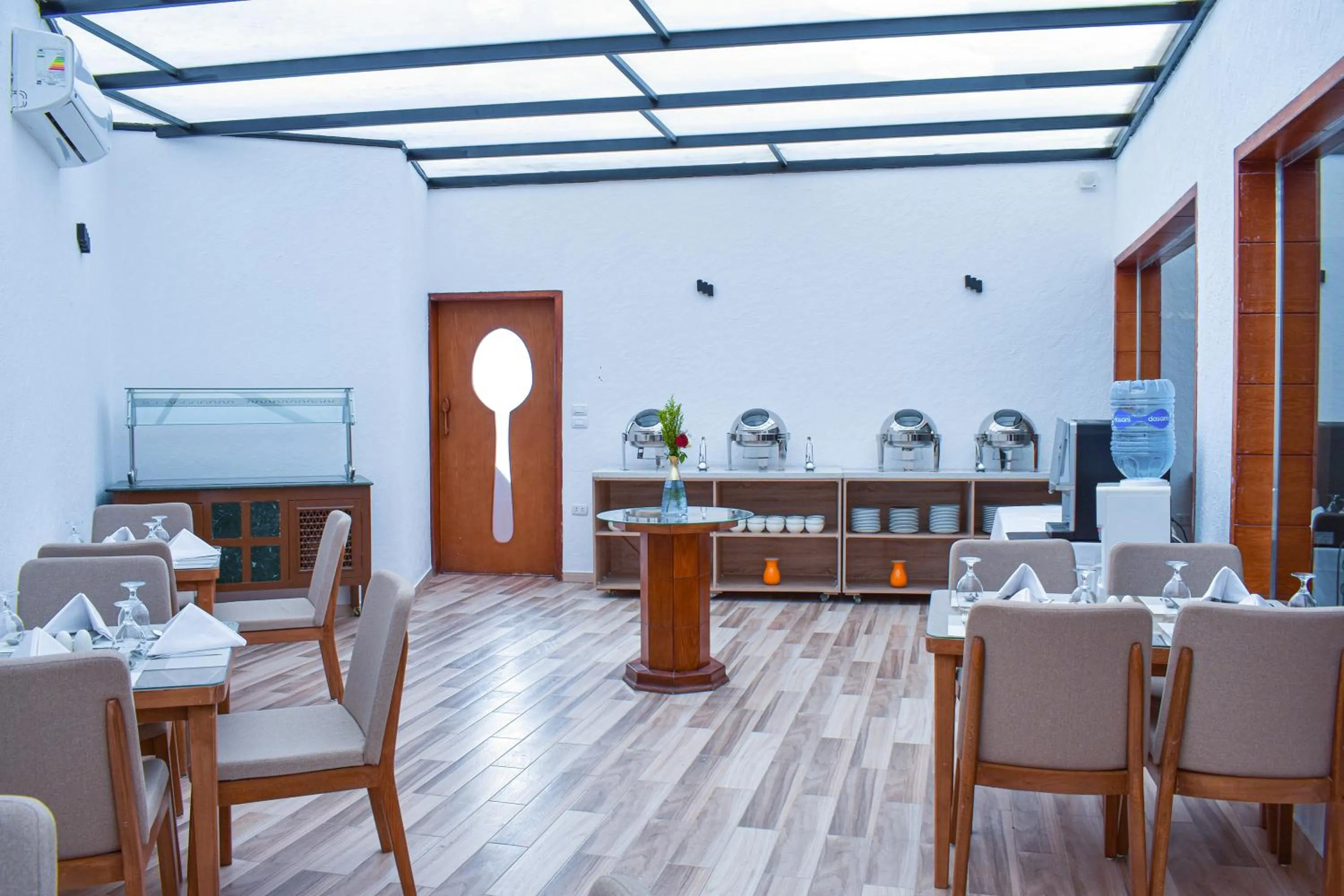 Restaurant/places to eat in Basma Executive Club